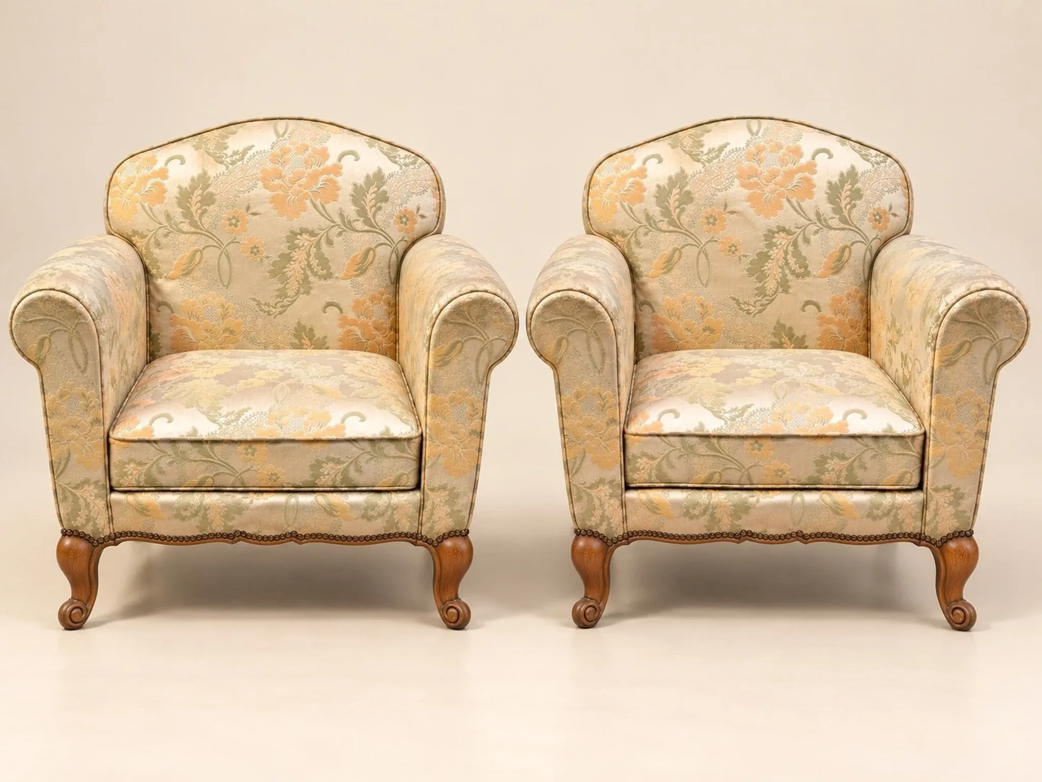 Pair of Louis XV style club armchairs – Carved wood & brocade – Early 20th century