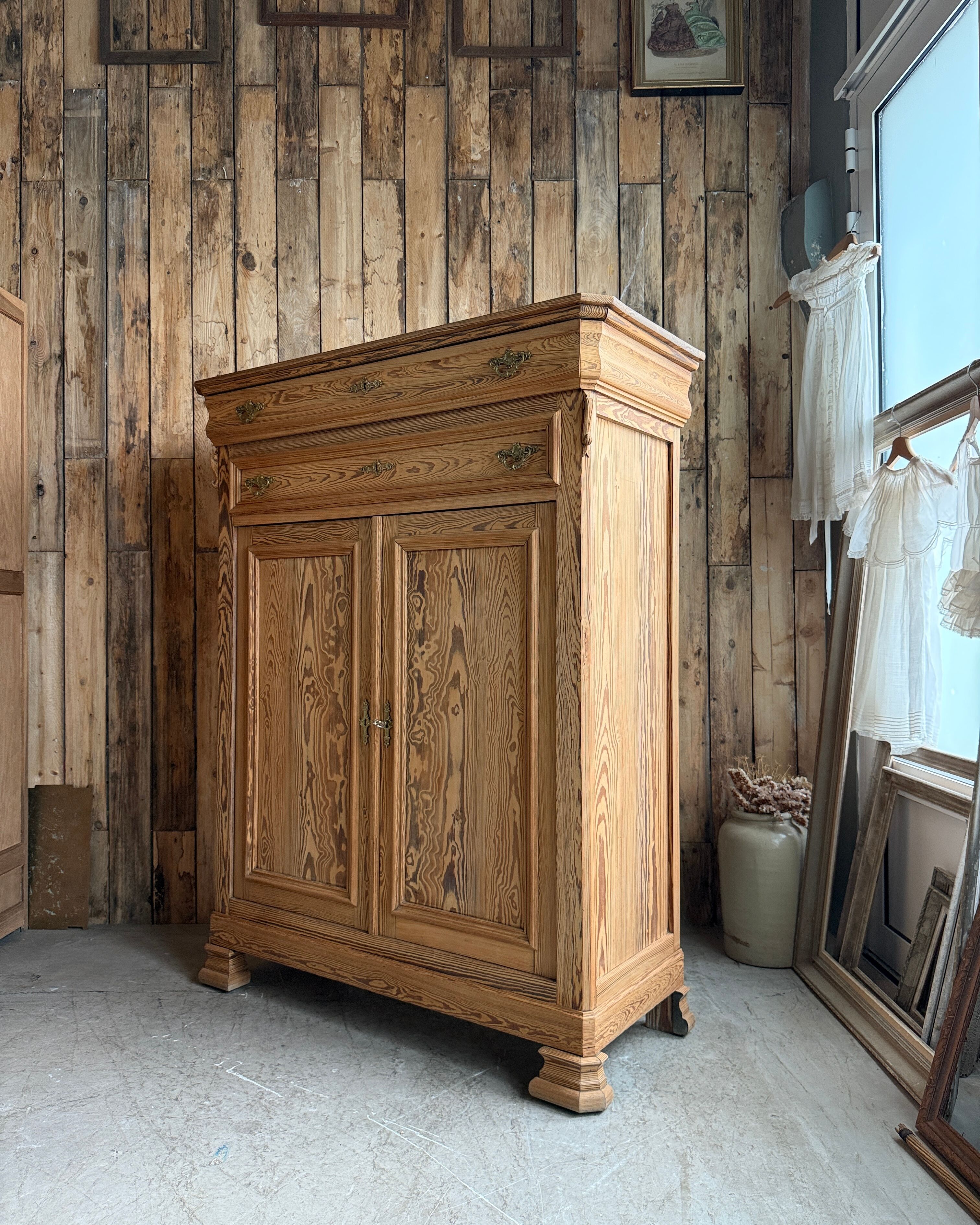 Grand Louis-Philippe buffet in pitch pine (renovated)