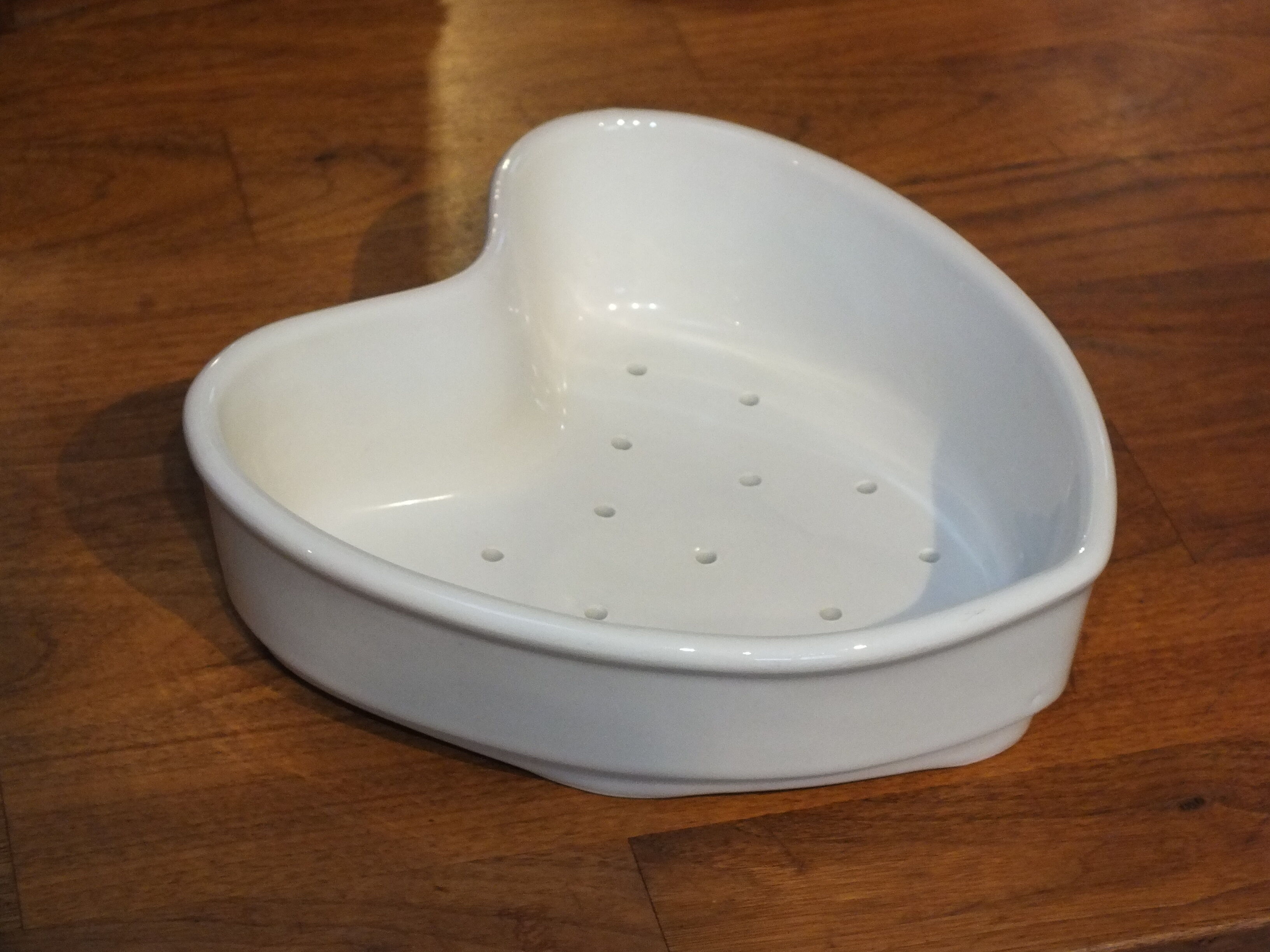 Old white porcelain heart mold (faisselle or Neufchatel)
