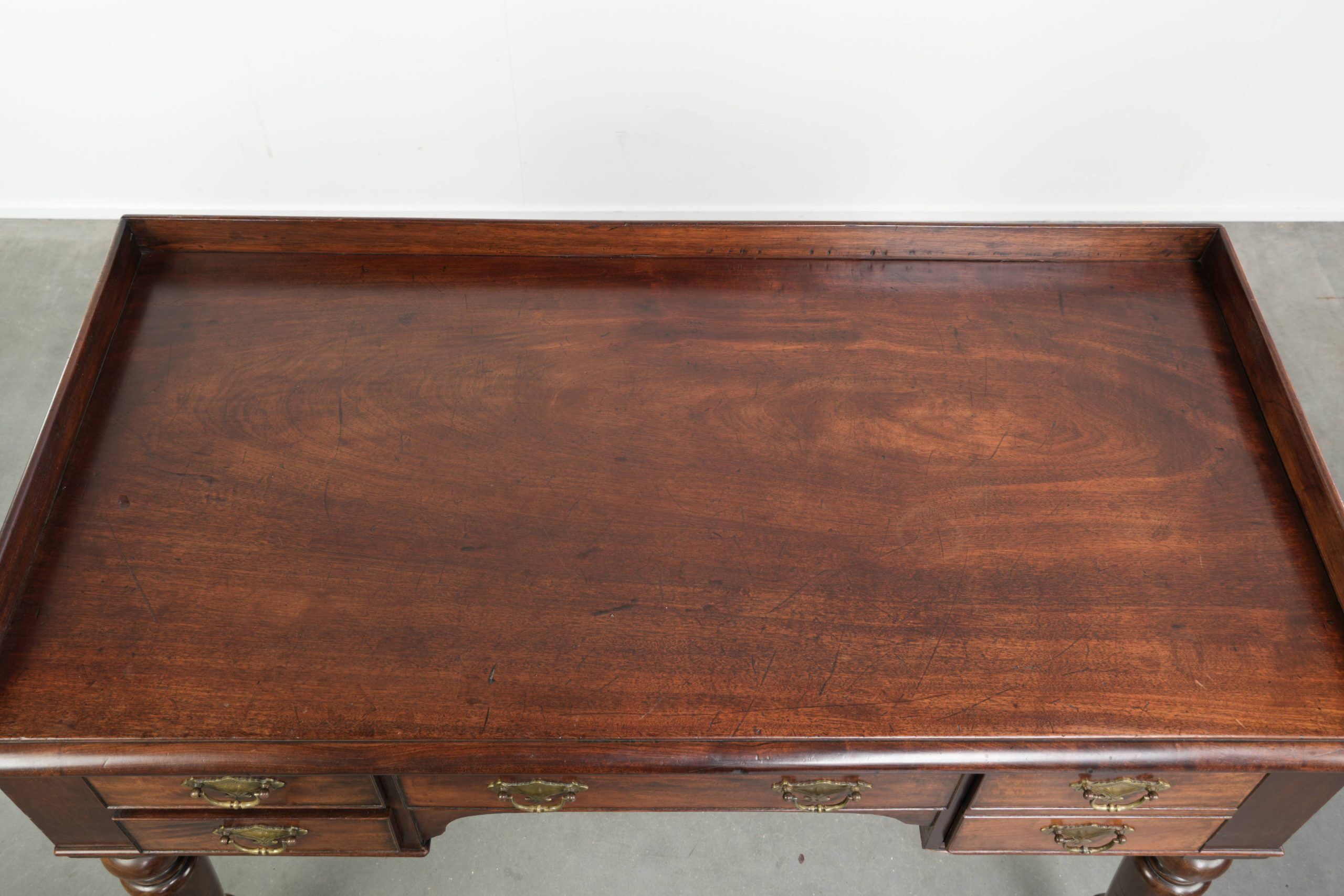 Elegant antique English desk / writing table from the mid-19th century