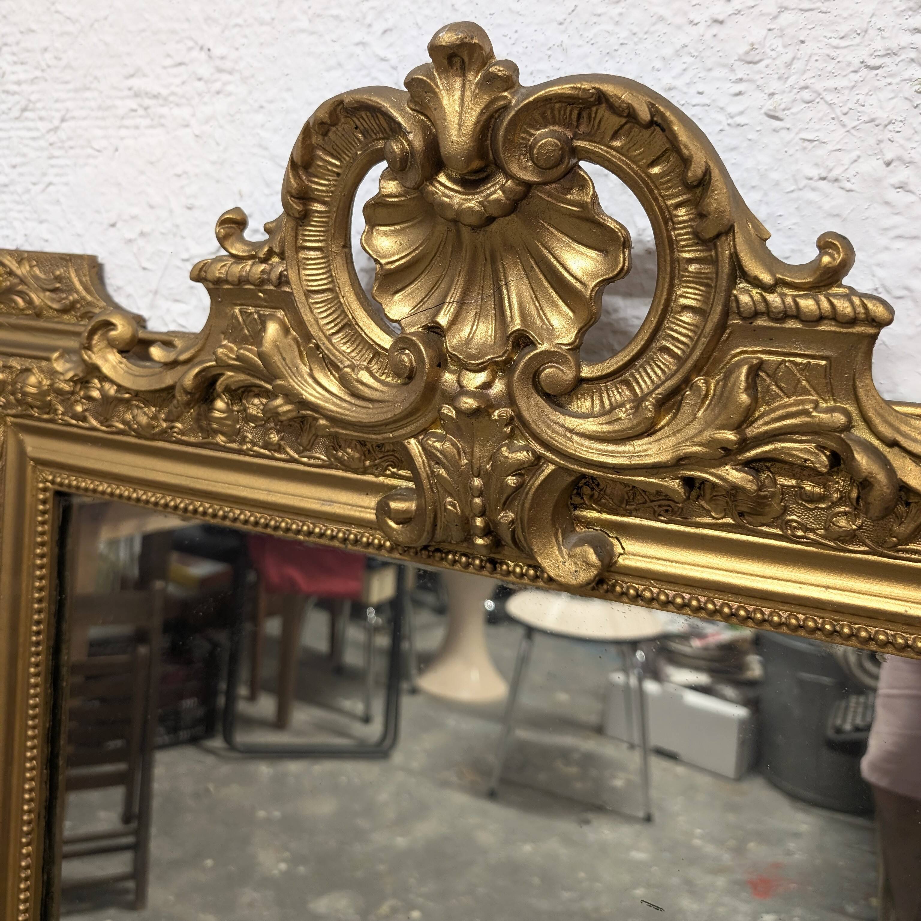 Golden mirror from the late 19th century.