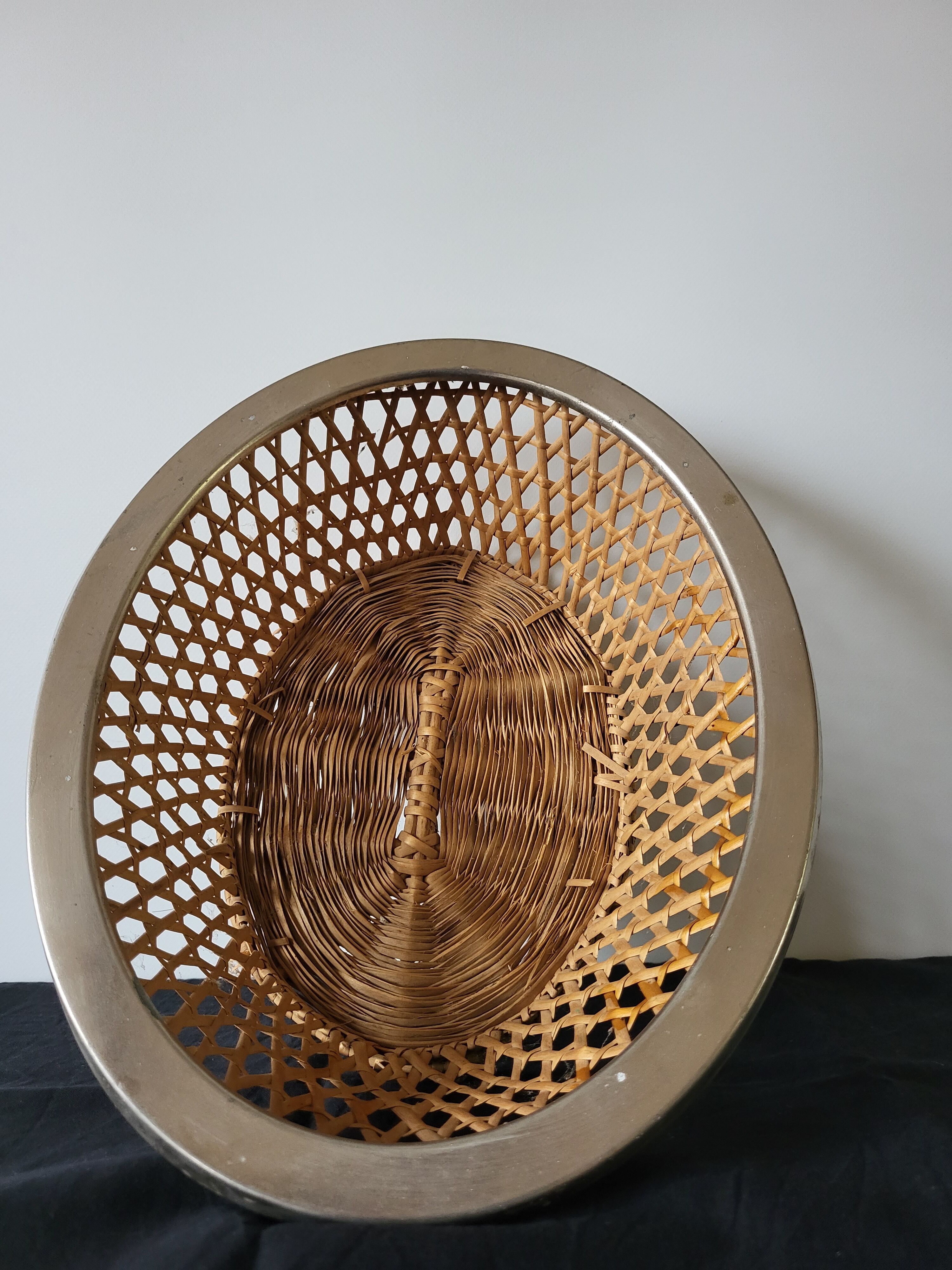 Braided wicker bread basket