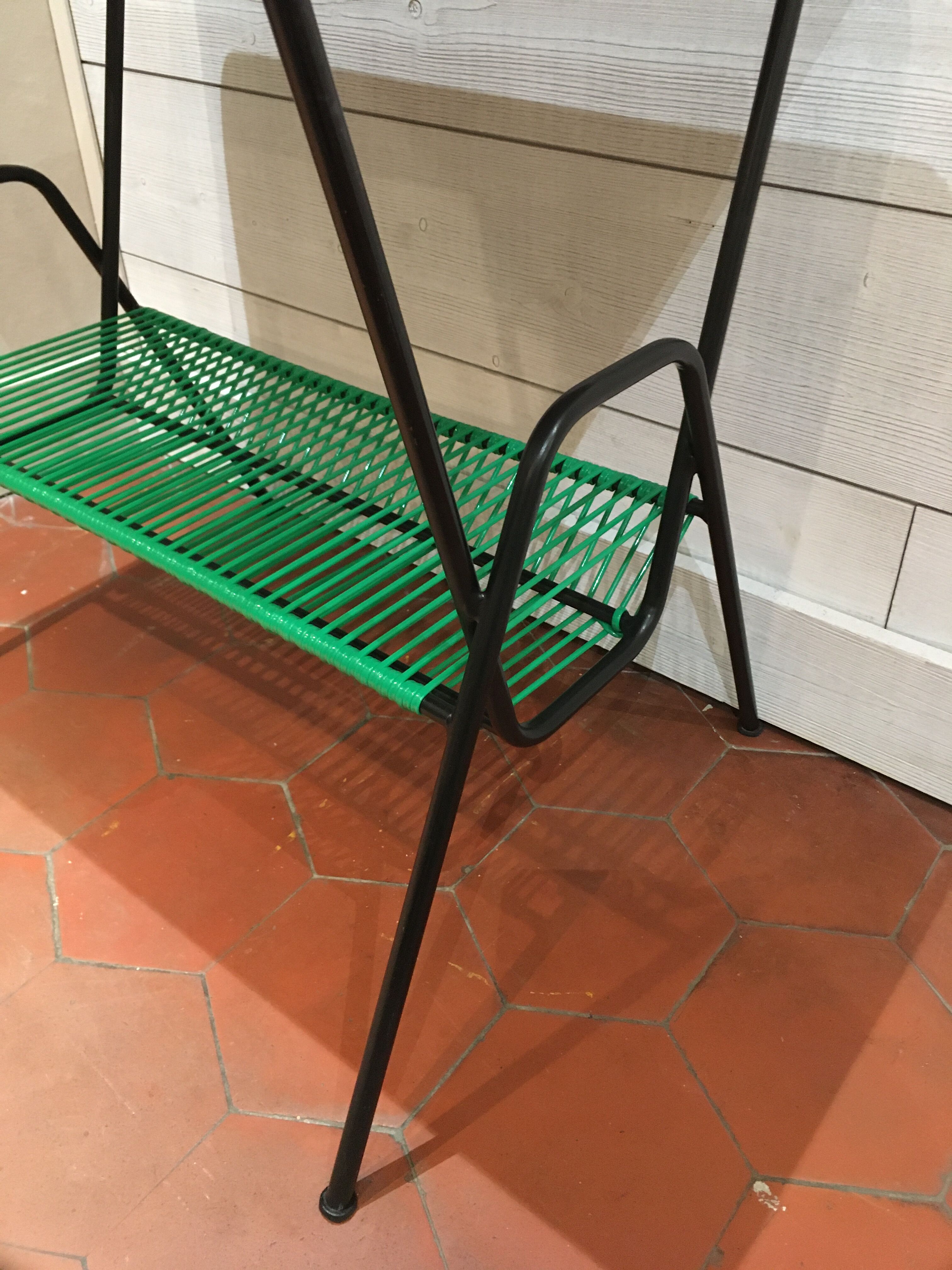 Scoubidou vinyl holder table