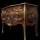 Commode sauteuse galbée en laque à décor Chinois époque début XXeme