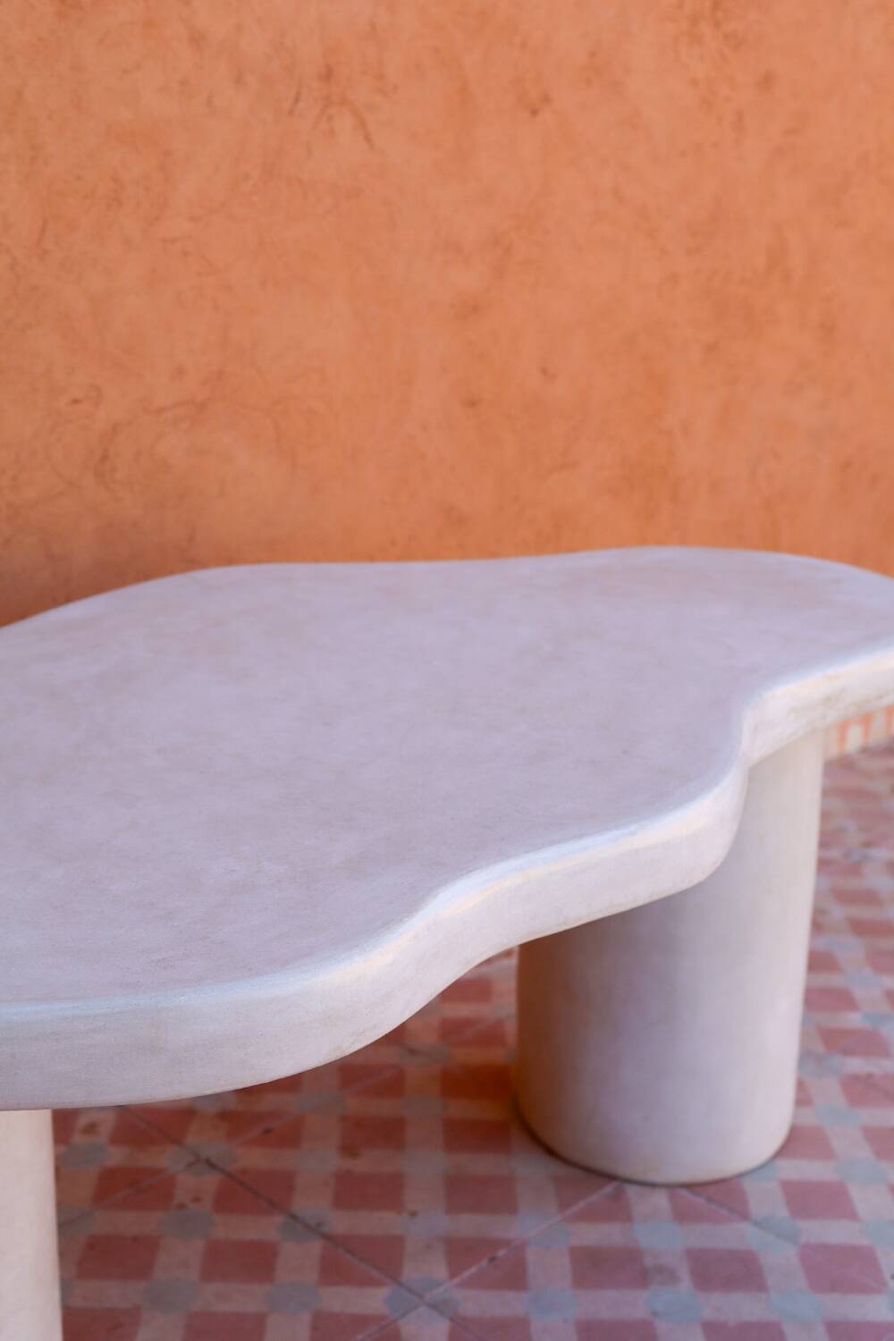 Table basse forme organique en Tadelakt