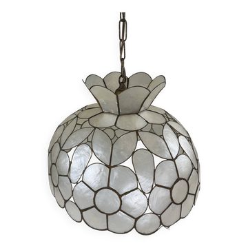 Large mother-of-pearl pendant light