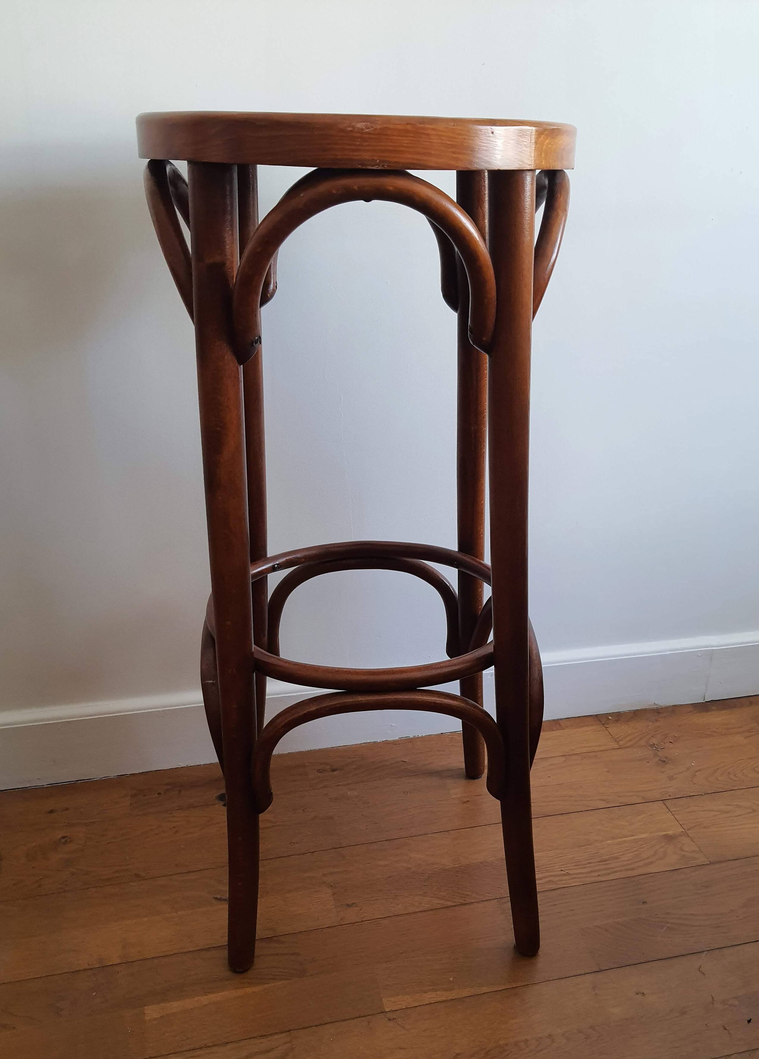 high curved wooden stool of Thonet type, in new condition