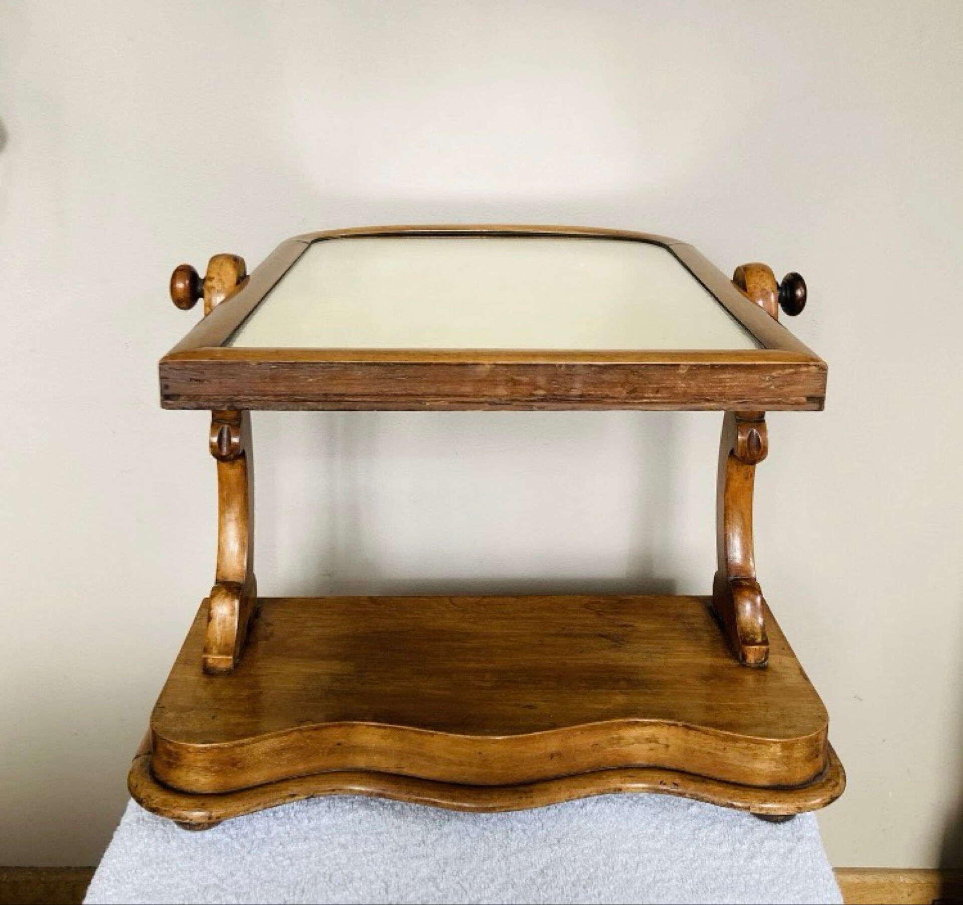 Coiffeuse de table barbière psyché Louis Philippe en noyer époque XIXe