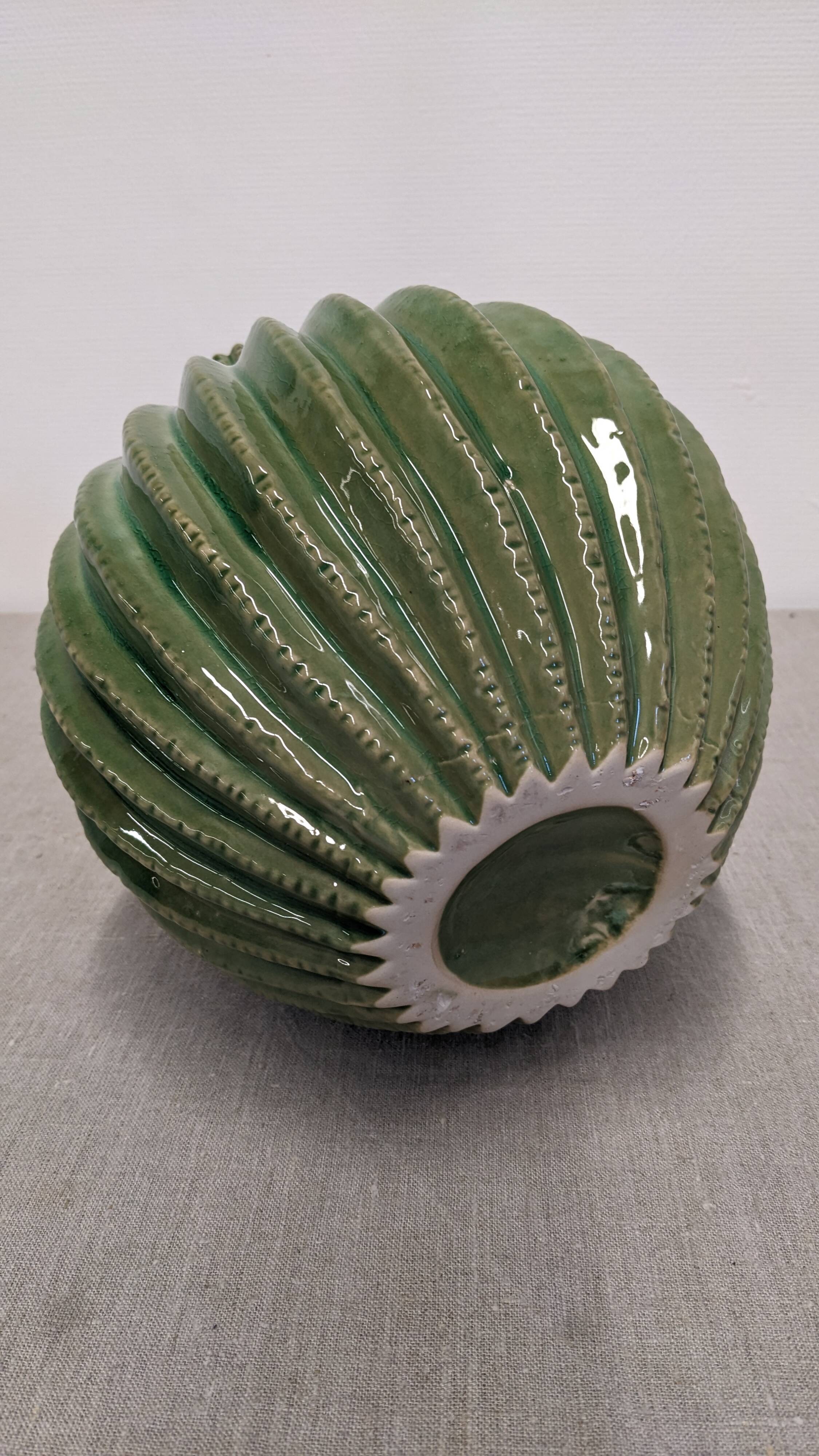 Contemporary cactus round vase in glazed dolomite ceramic.