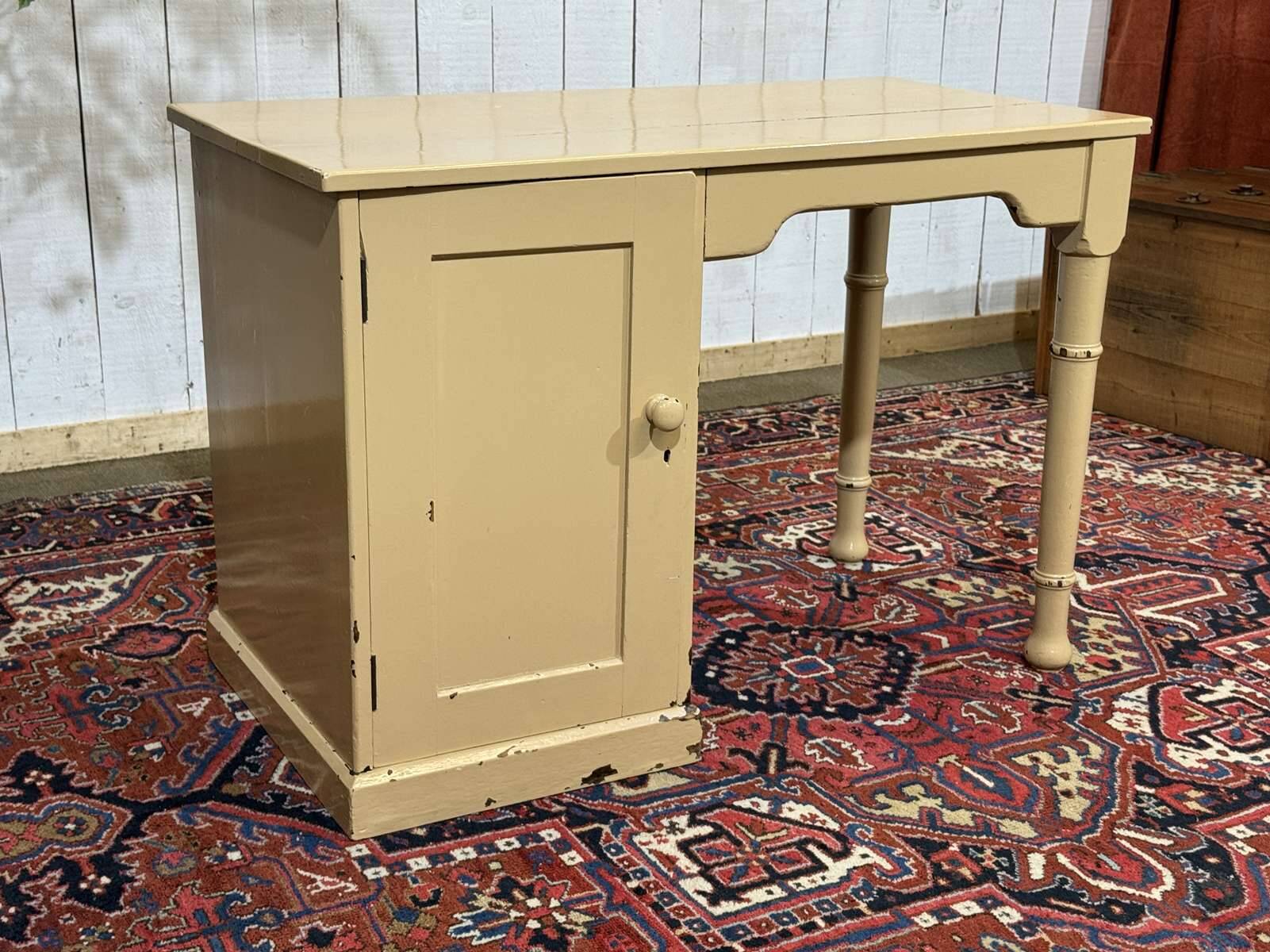 Bureau anglais en sapin début XXème