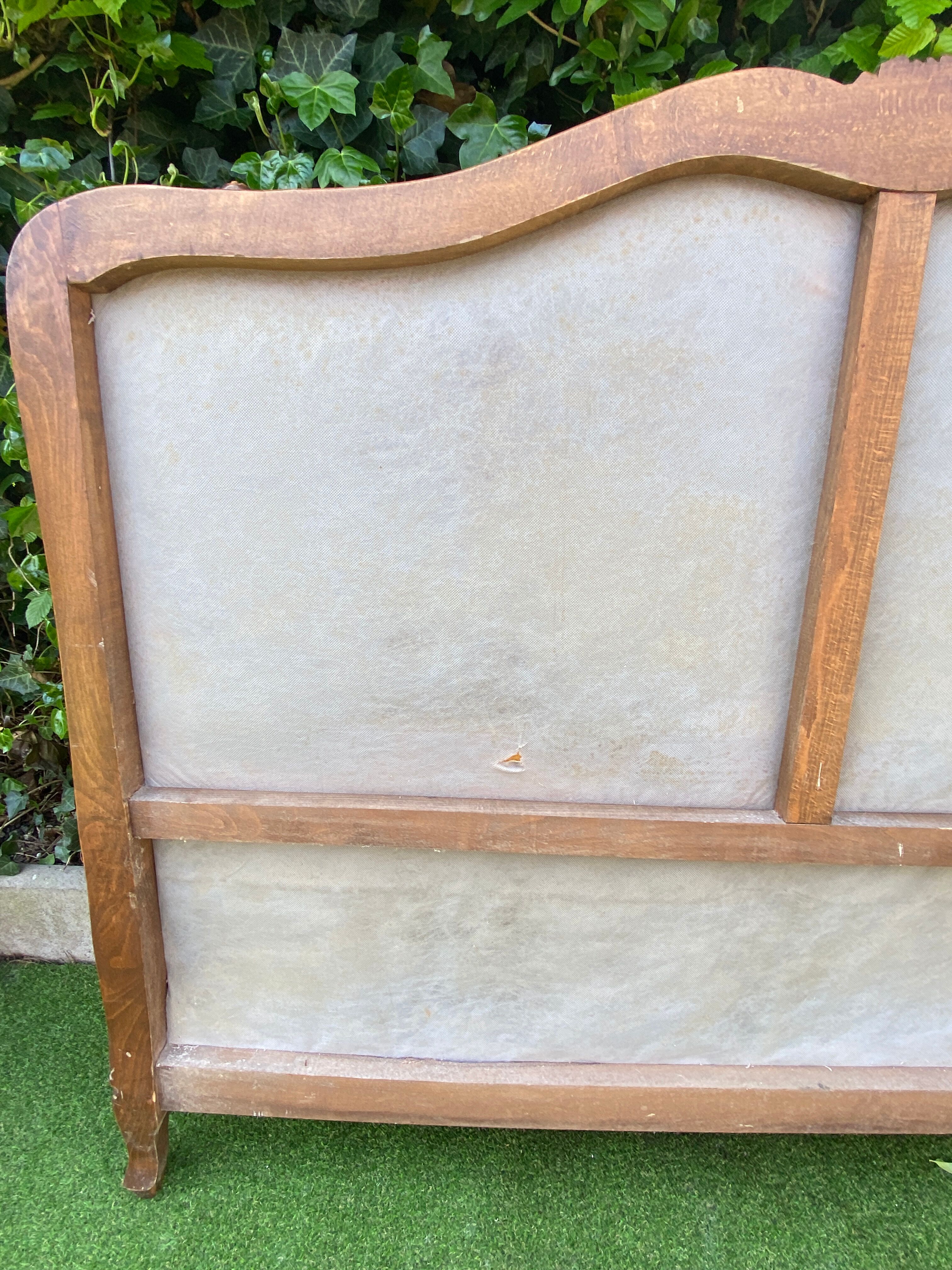 Basket bed and its two armchairs