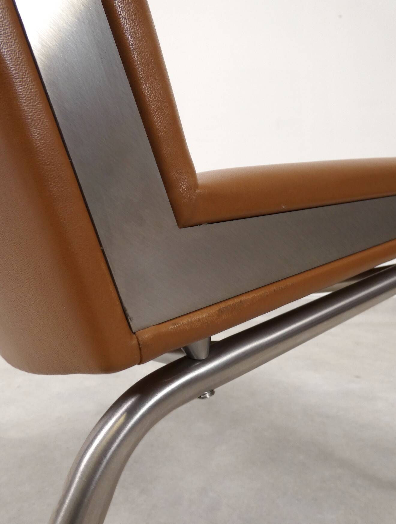 Airport lounge chair CH401 by Hans J. Wegner
