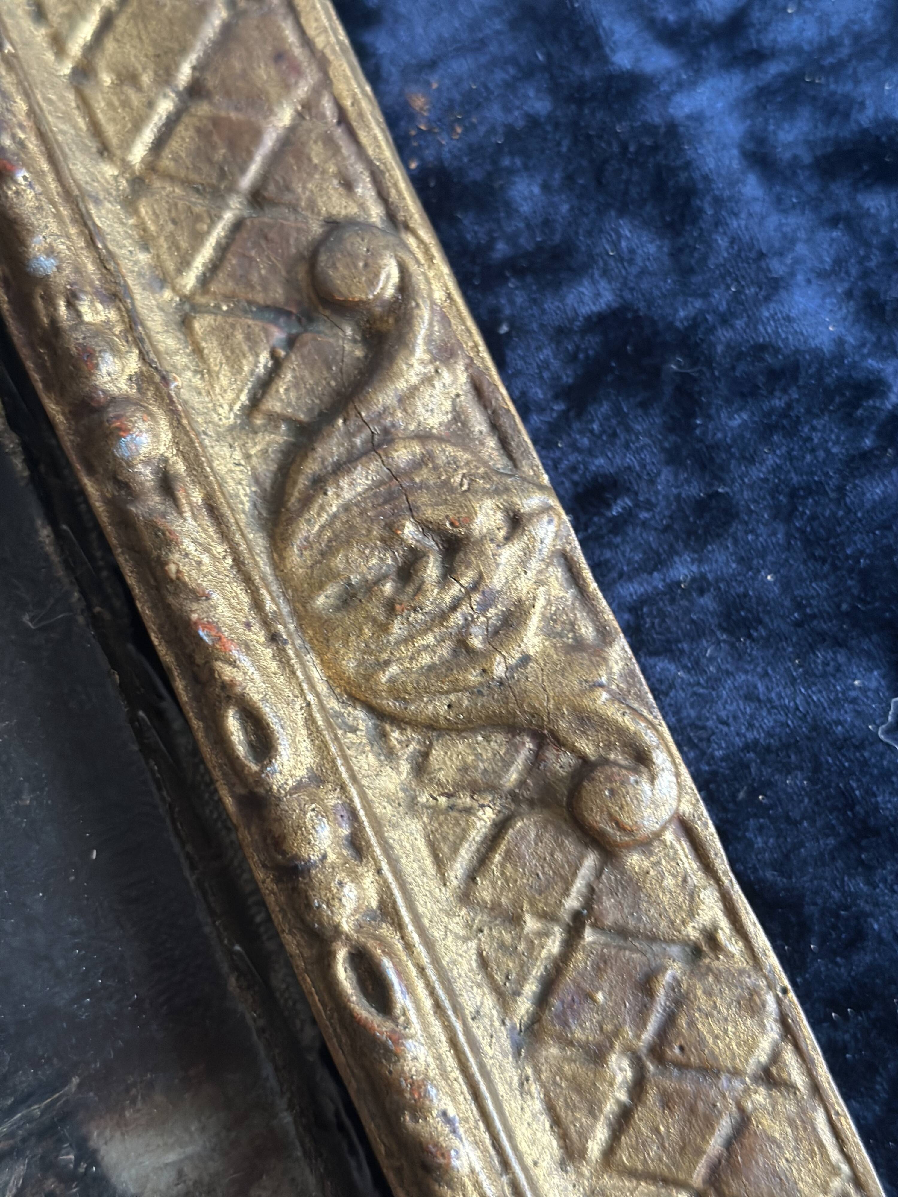 Tableau ancien fleurs signé avec cadre en bois et stuc doré, XIXe