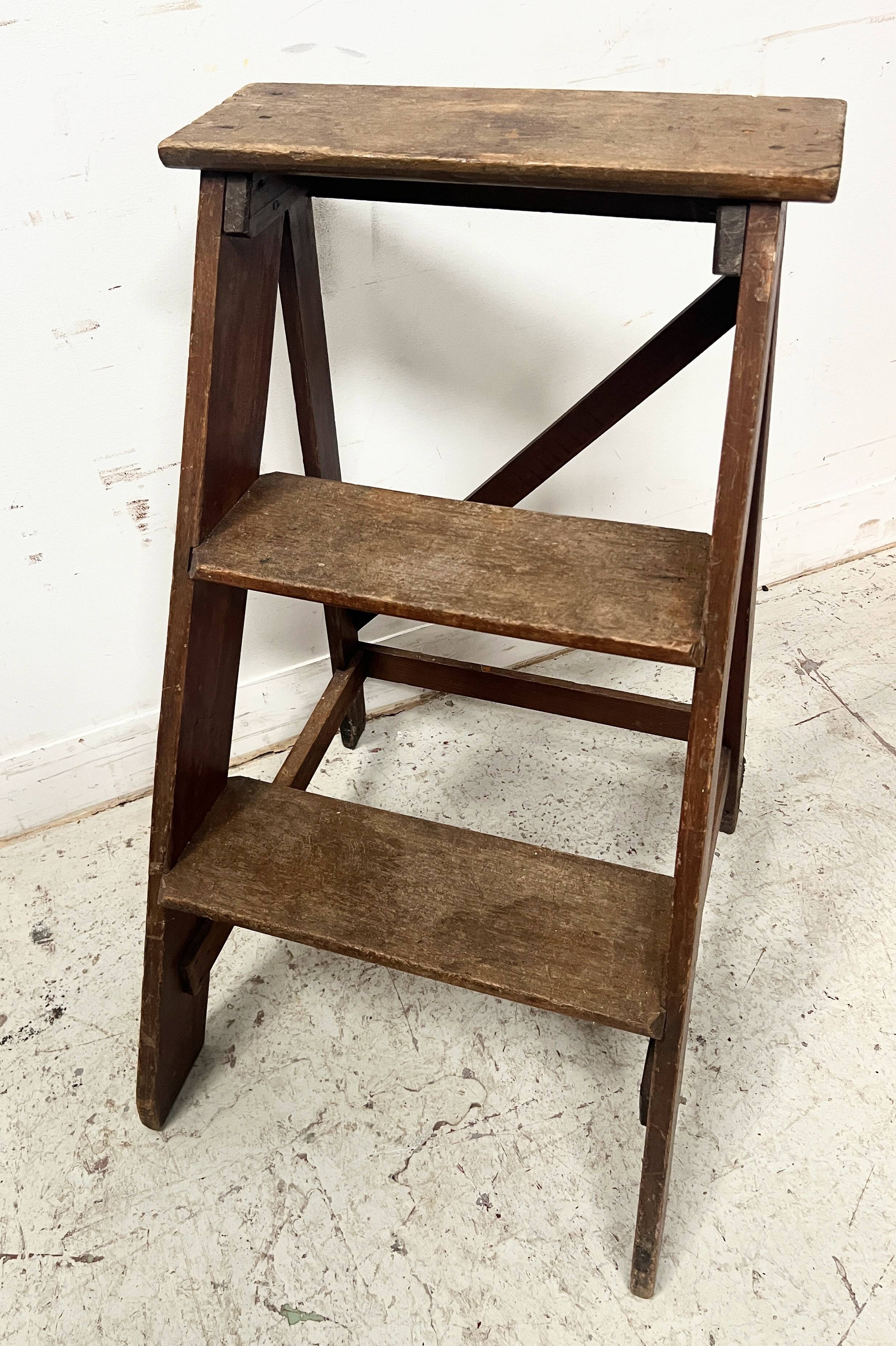 Library step stool with three steps in patinated beech, 20th century.
