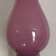 Vase vintage en opaline rose sur pied blanc 36,8 cm