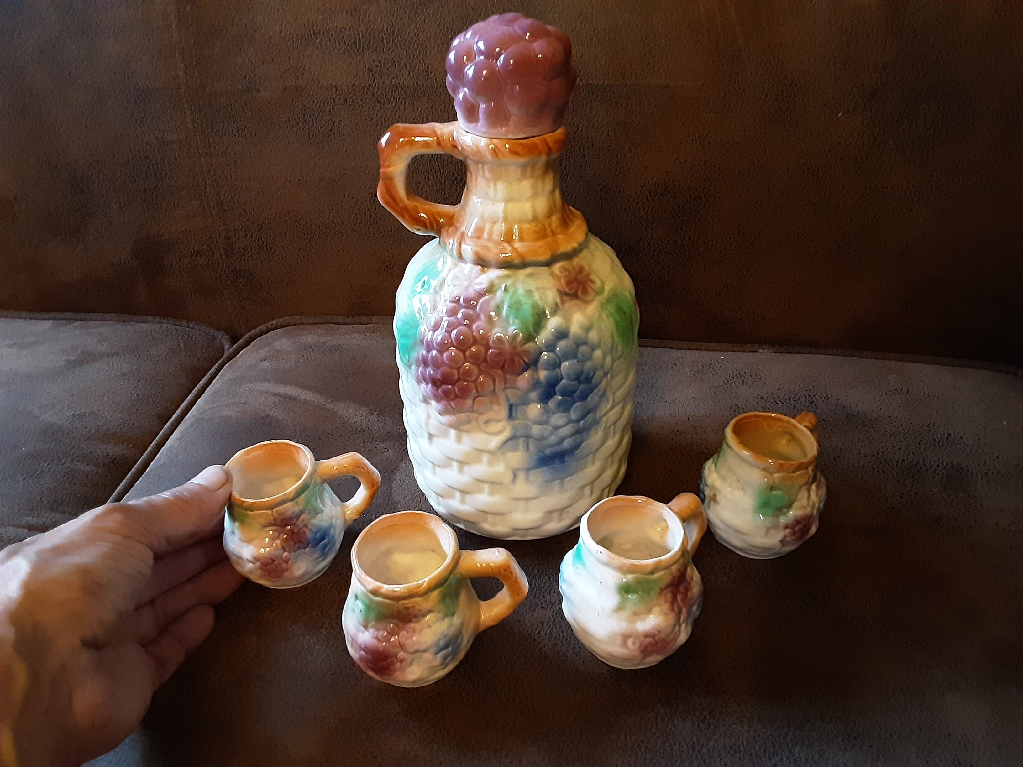 Bottle and its 4 slip cups