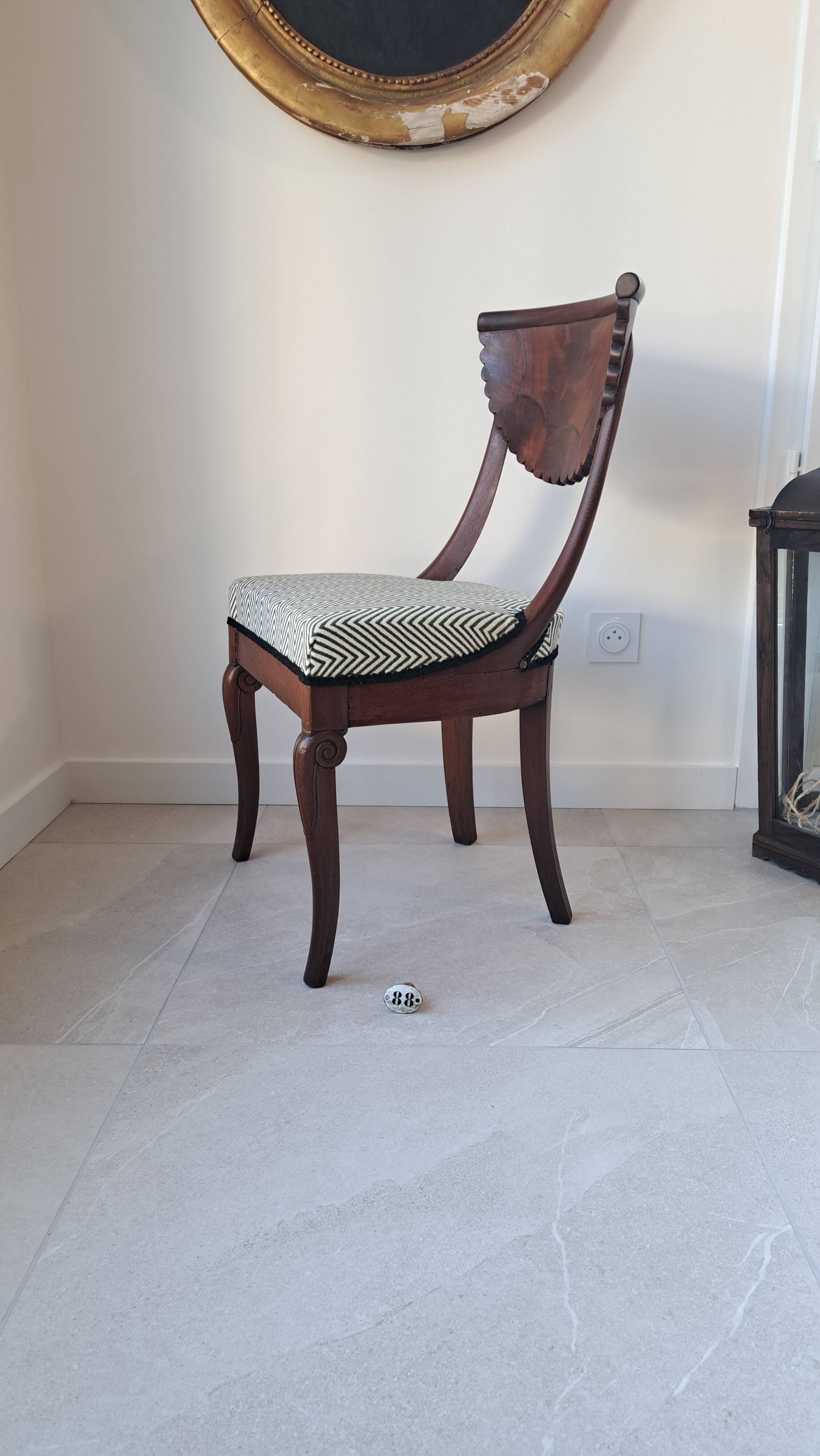 Pair of mahogany gondola chairs – Empire style – 20th century, restored