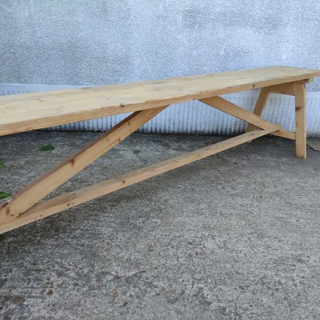 Bench in natural pine