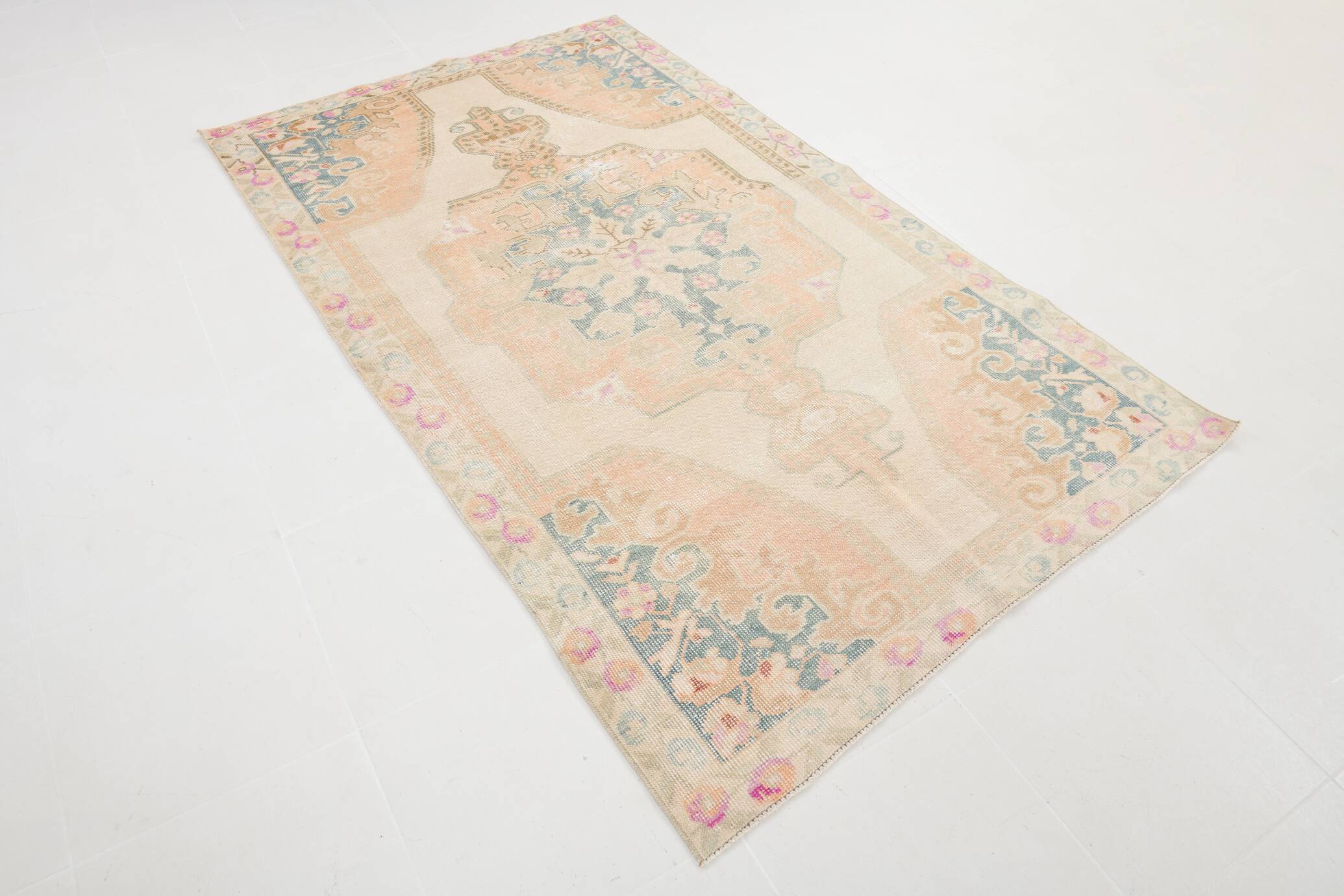 Cream & Green Oriental Persian Rug, 135x221Cm