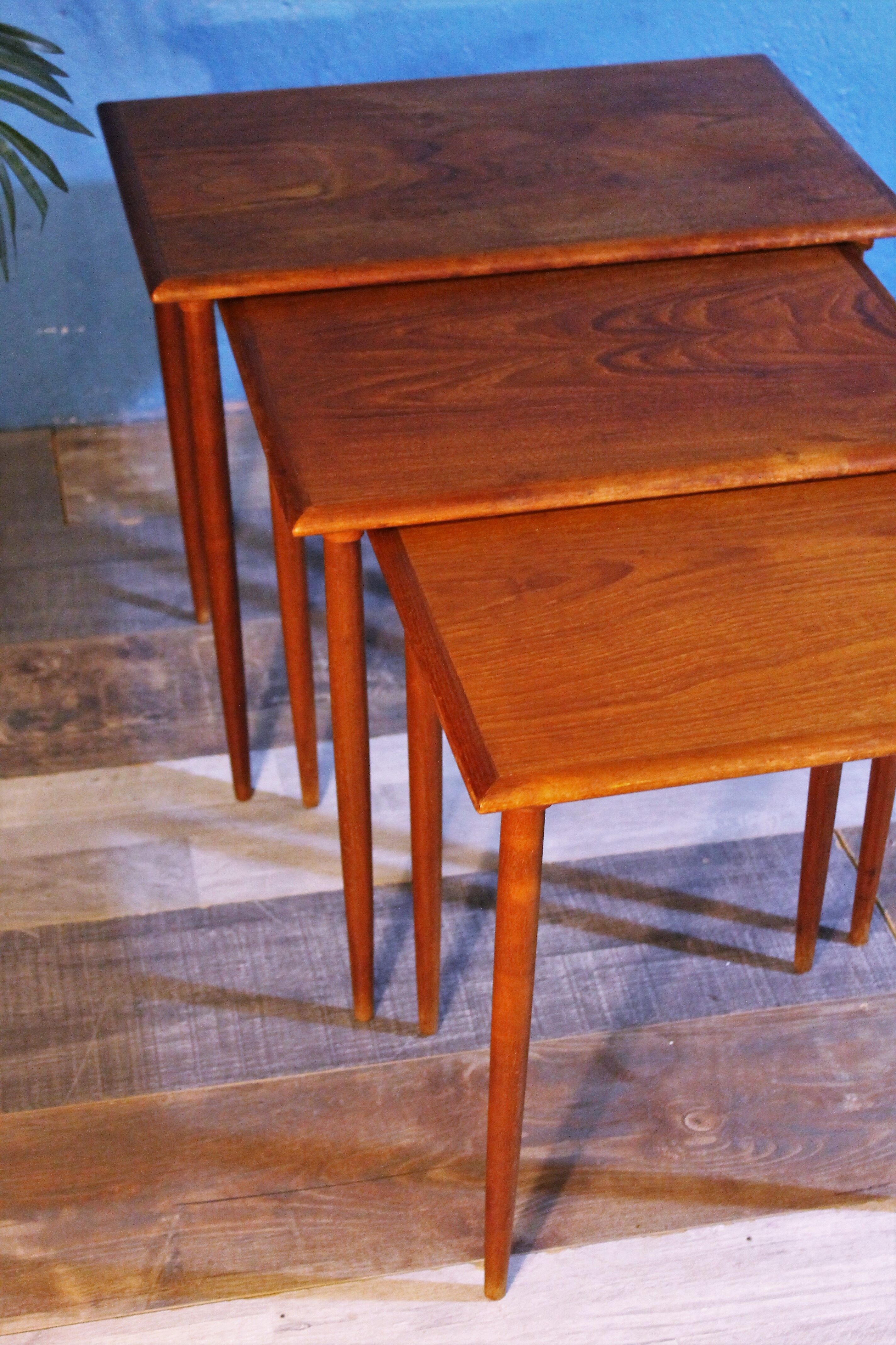 Pull out tables 1960