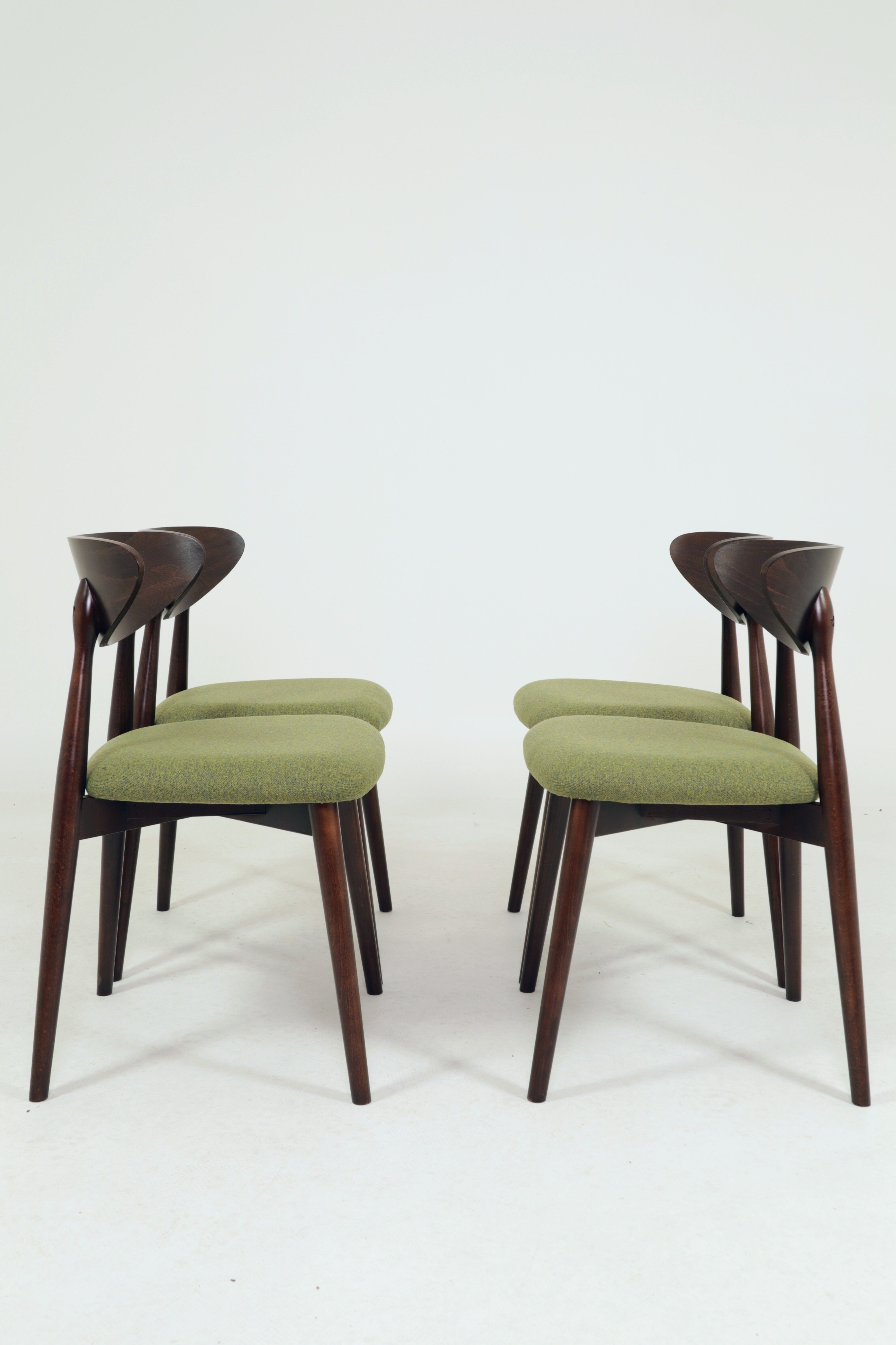 Ensemble de 4 chaises de salle à manger, bouclè vert avocat et bois foncé.