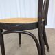 Chaise de salle à manger vintage en bois cintré : siège en osier noir de style Thonet