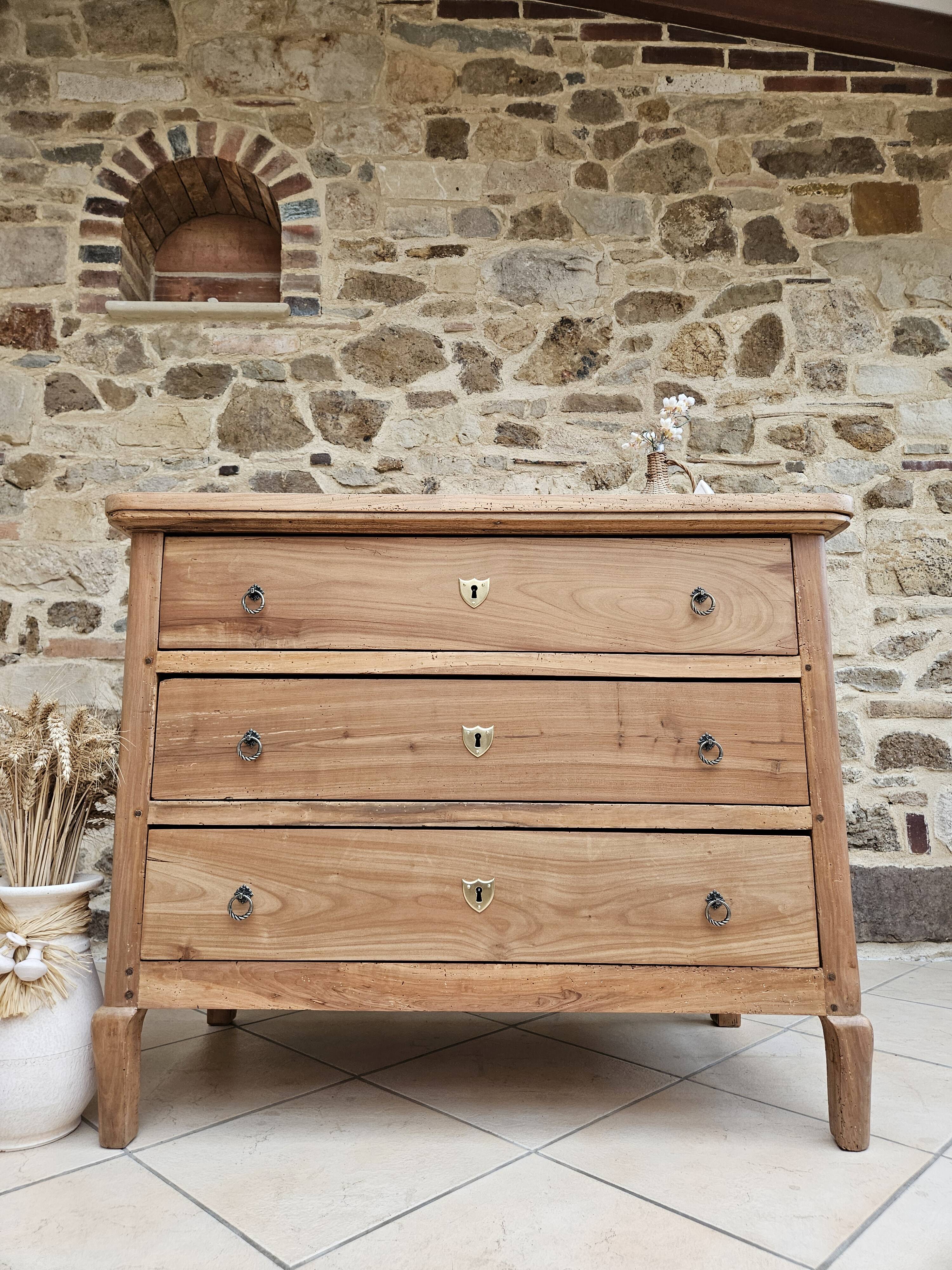 Antique chest of drawers