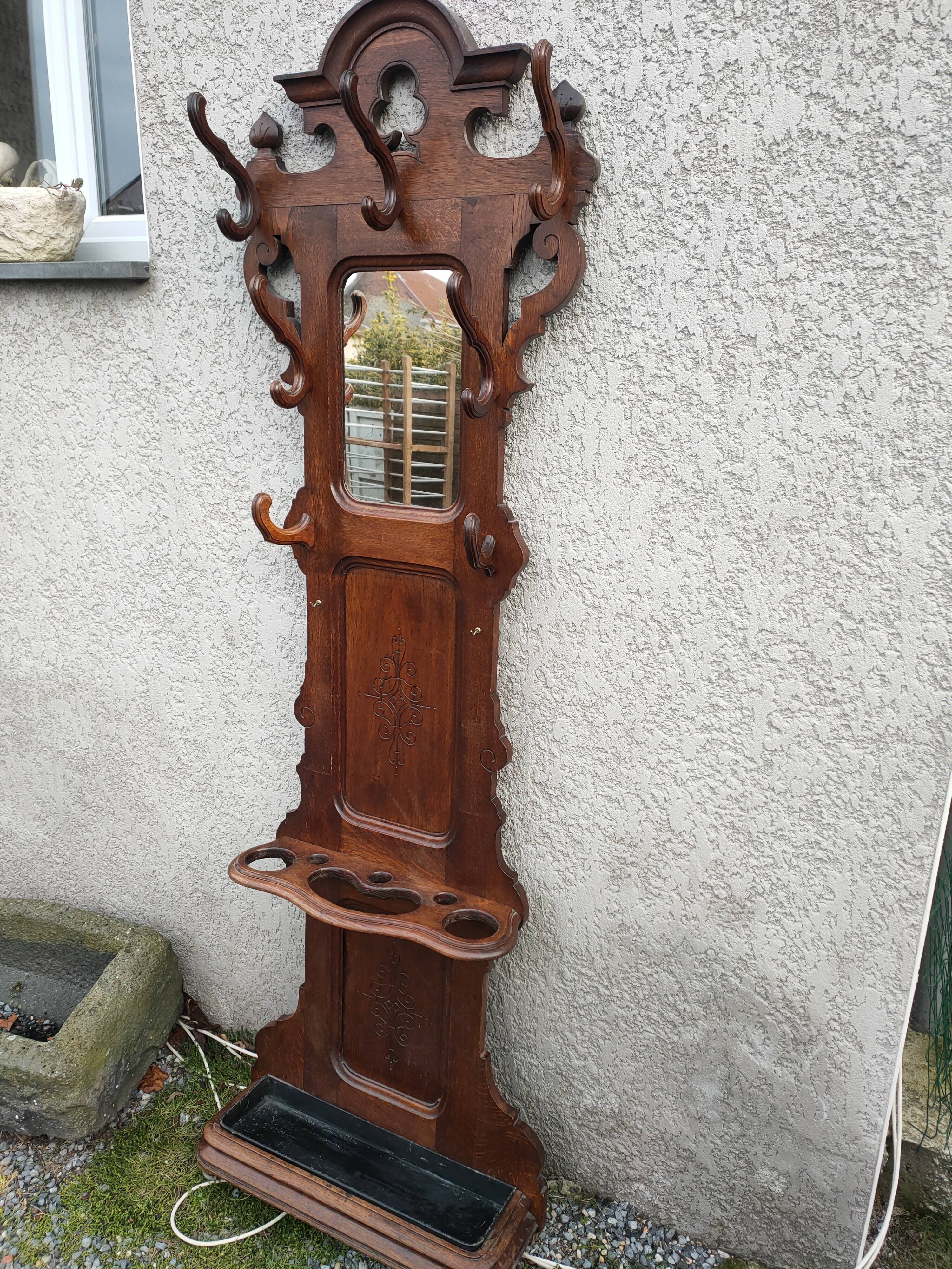 free-standing locker room in solid oak 1900