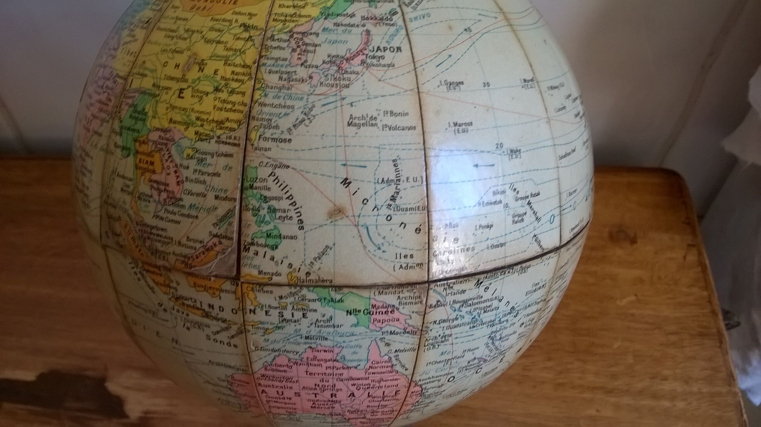 Small terrestrial globe world map of girard and barrère - year 60's
