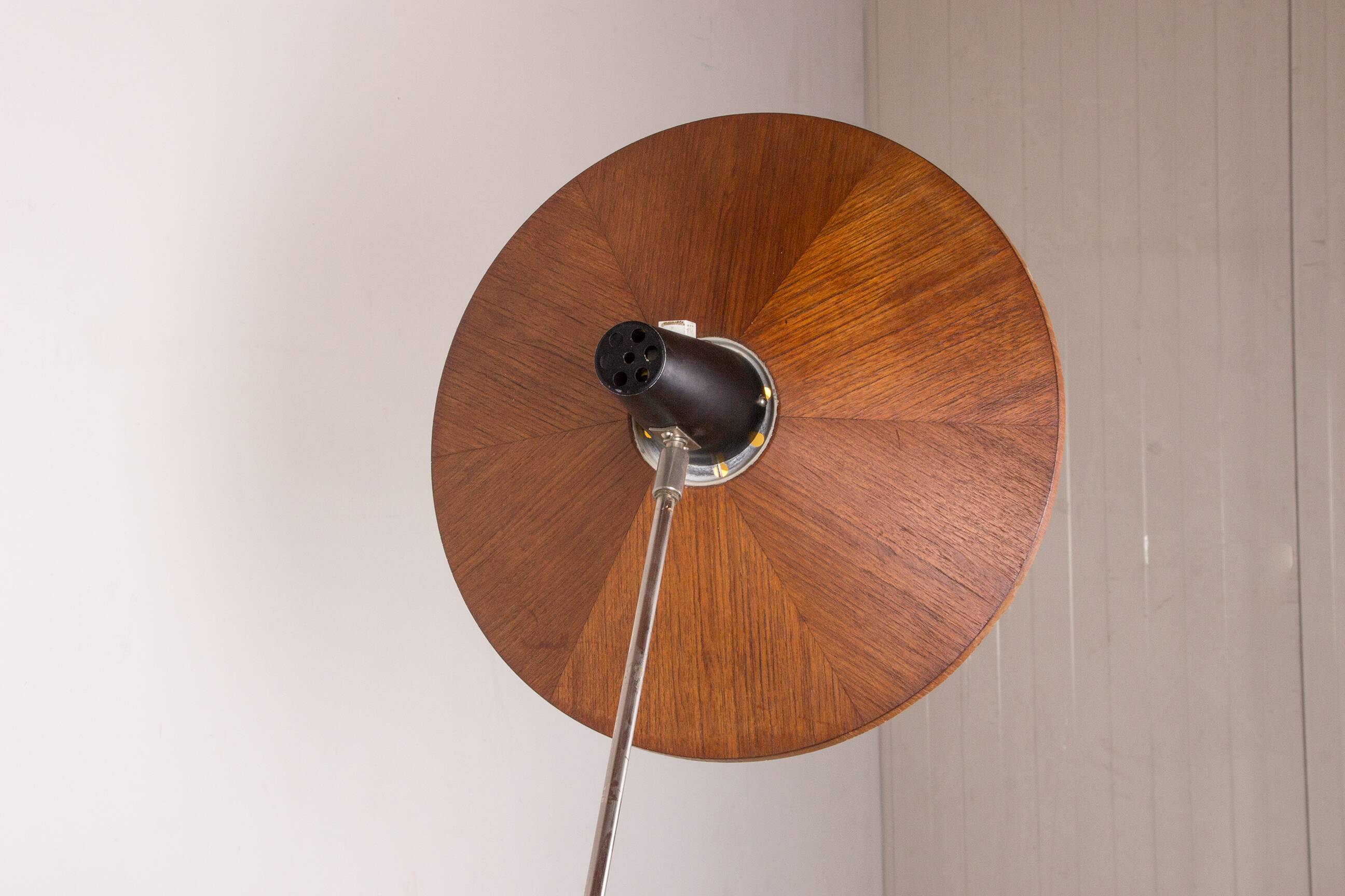 Large tilting floor lamp in steel and teak by Georges Frydman 1960.