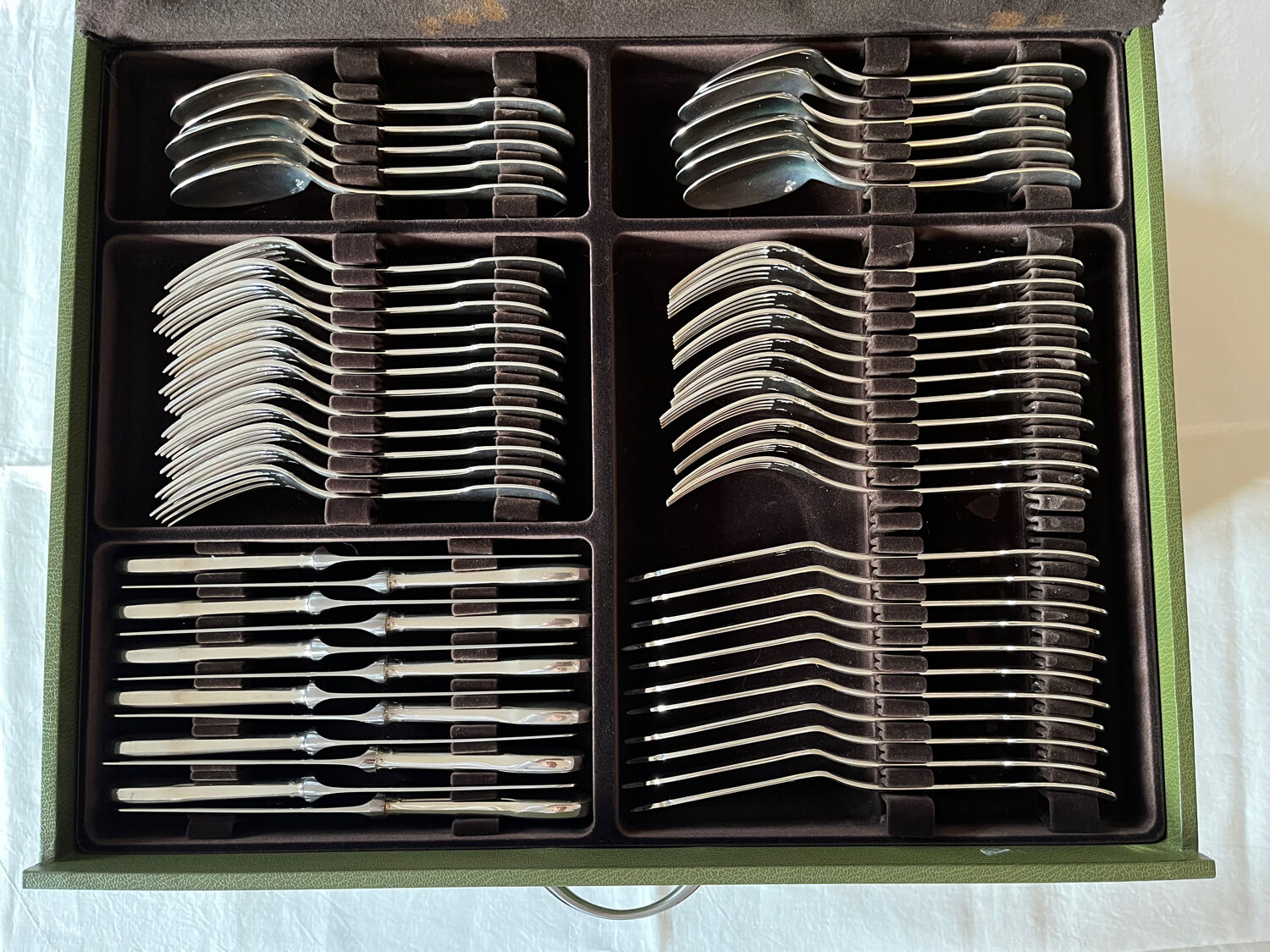 Christofle cutlery set of 179 pieces with its case.