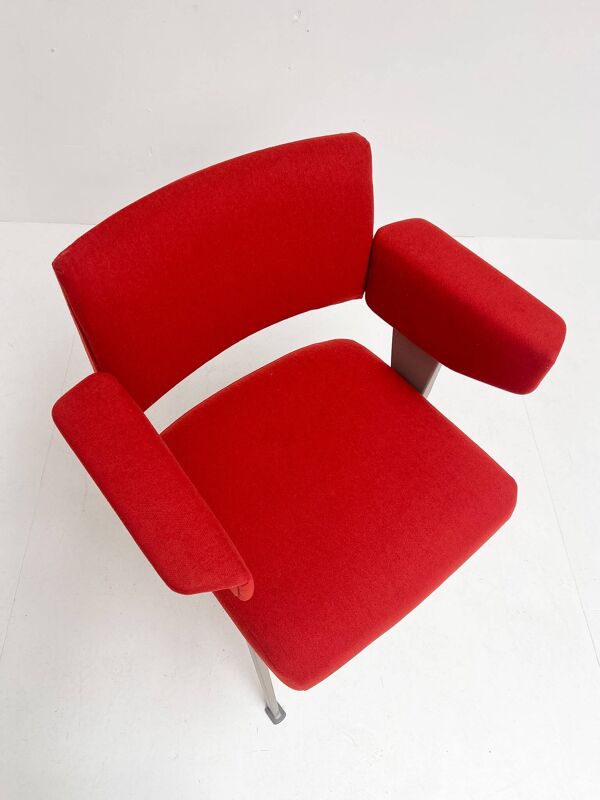 Chaise de resort rouge foncé par Friso Kramer pour Ahrend de Cirkel, années 1970.