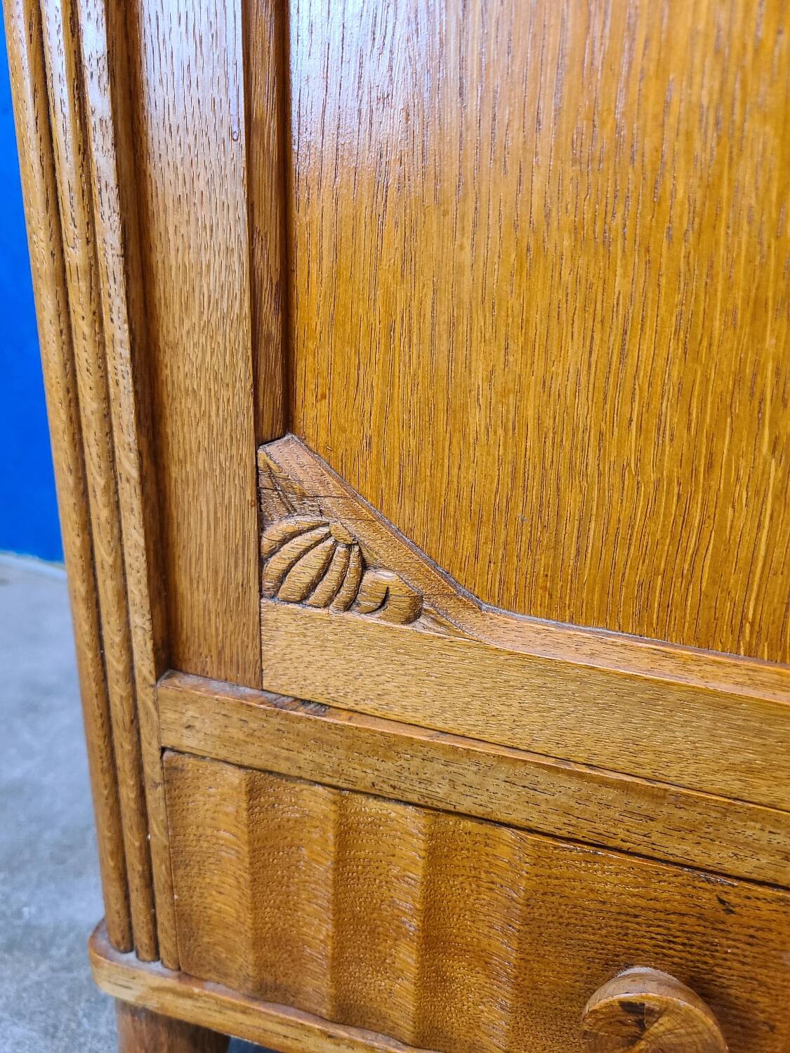 Art Deco serving trolley, cupboard on wheels in light wood.