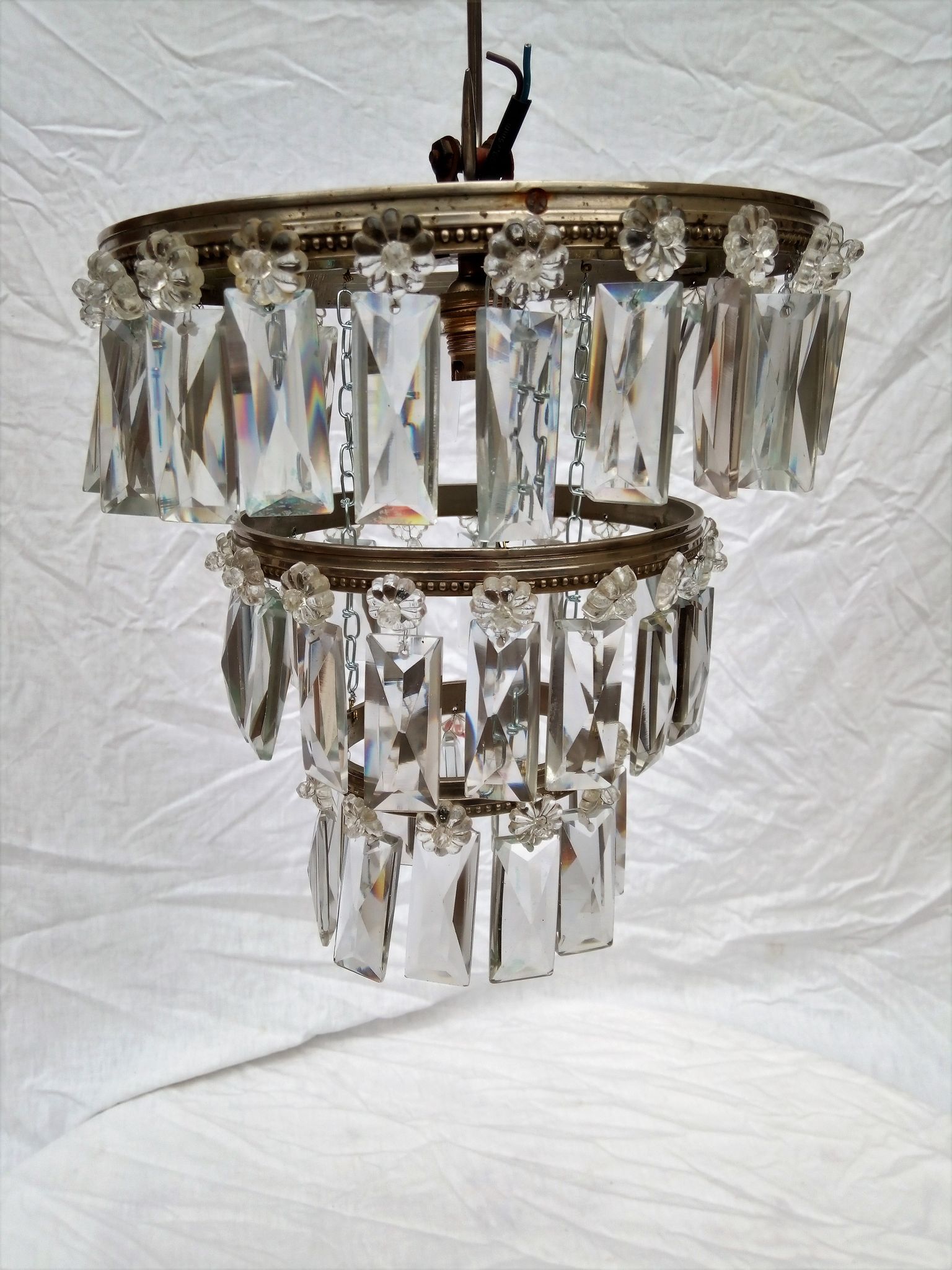 Ancien lustre, plafonnier bronze et pampilles, des années 1900