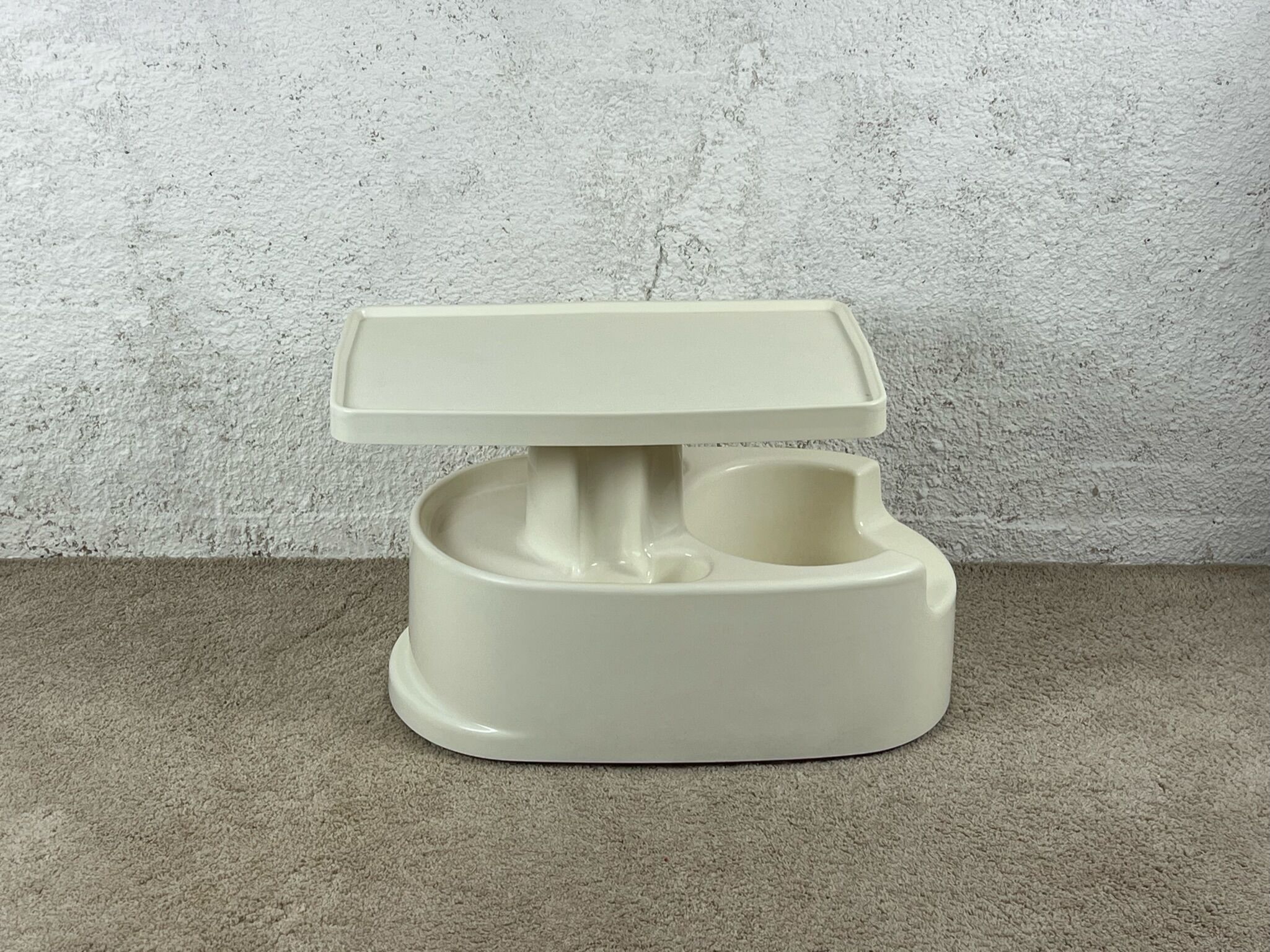 Desserte space age en plastique des années 70, design vintage made in italy