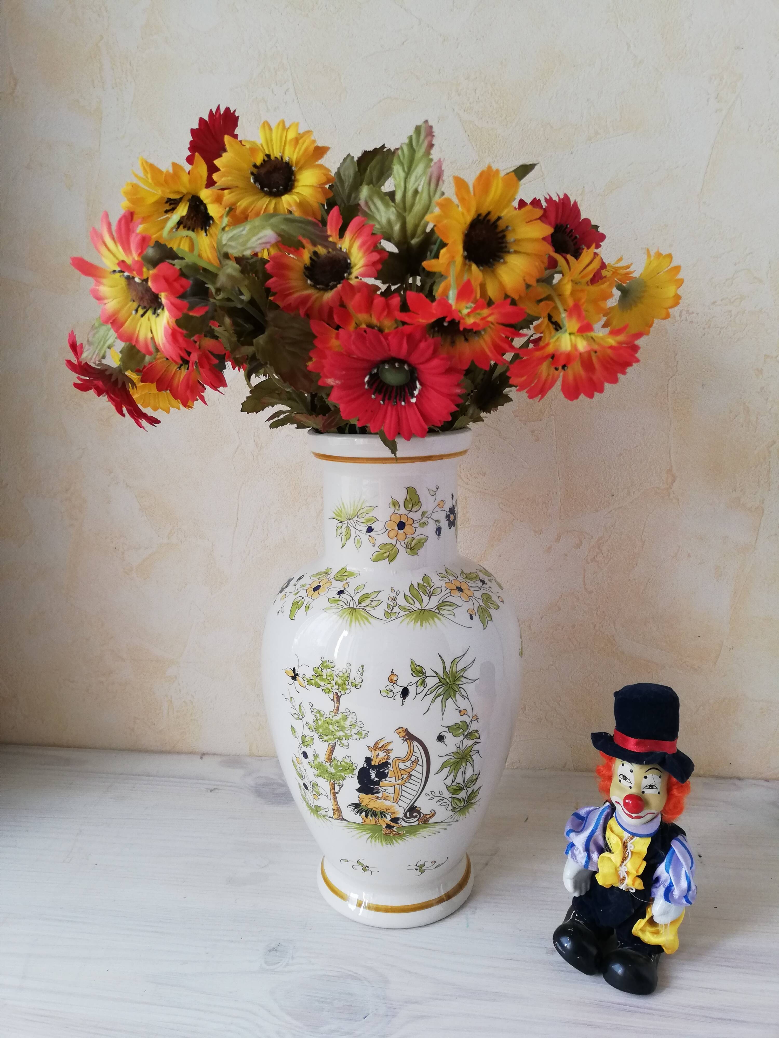 Vase old Moustier eighteenth century