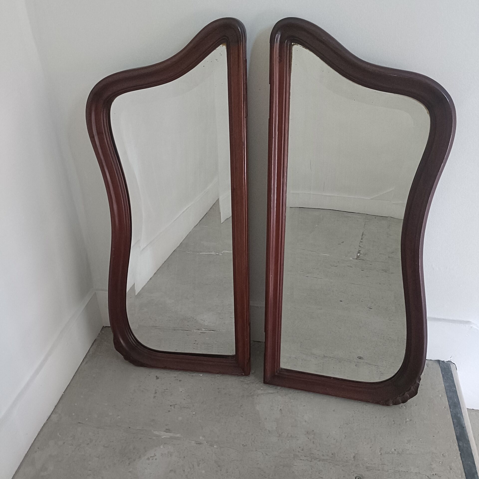 Bevelled mirror diptyque