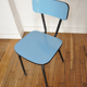 Chaise en formica bleue