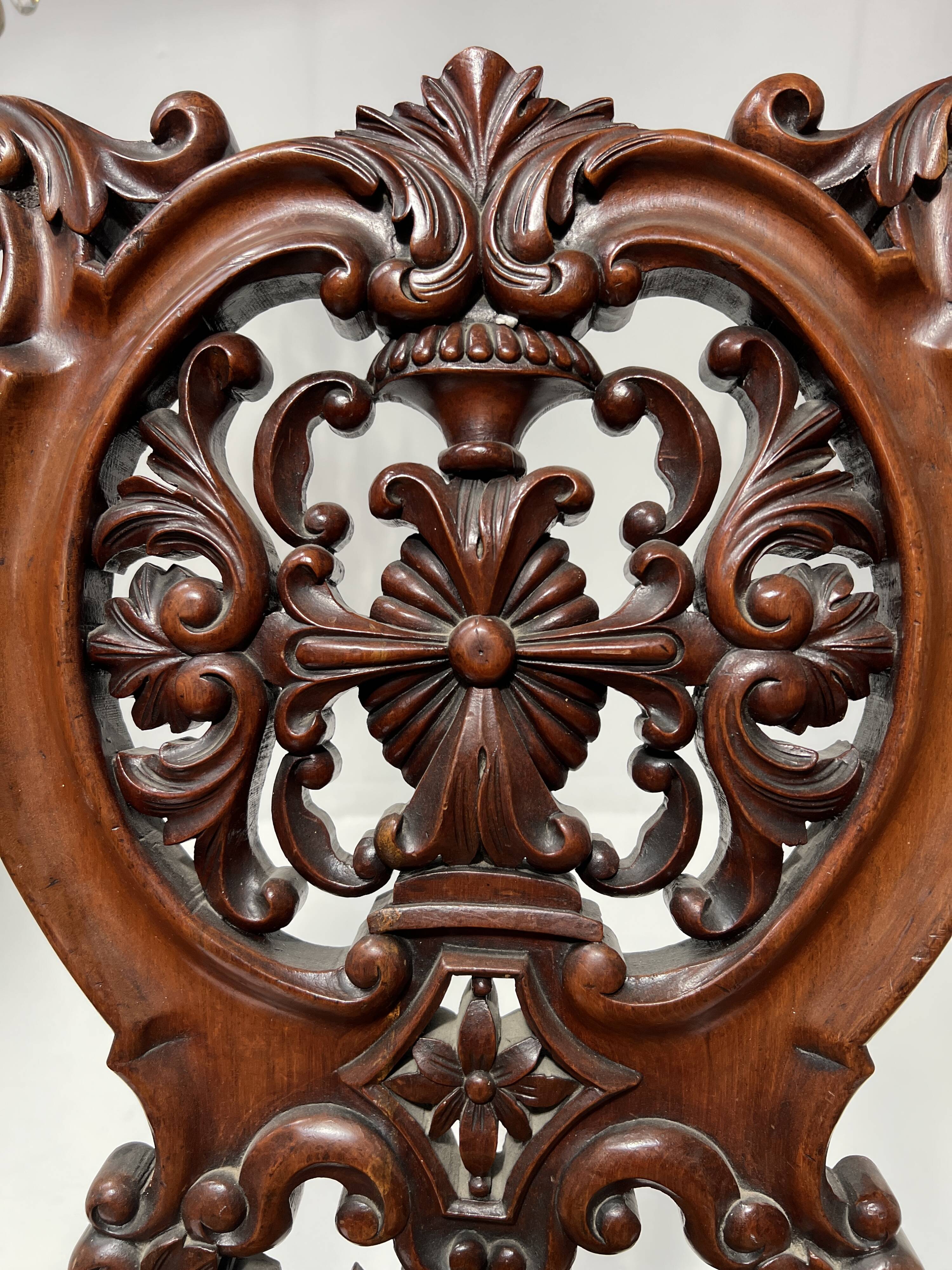 Napoleon III period armchair in carved mahogany, 19th century.