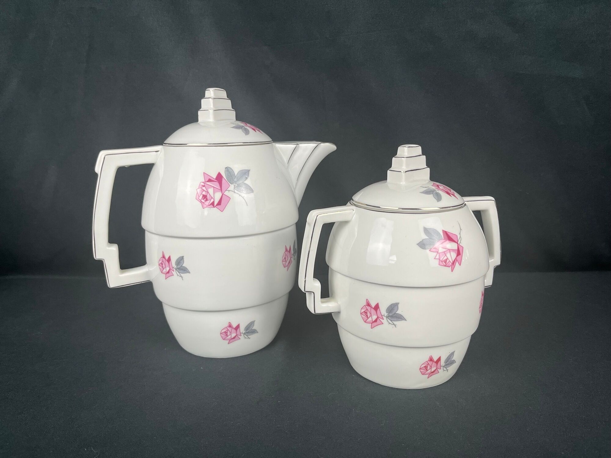 Cafetière et sucrier art déco en porcelaine vers 1930