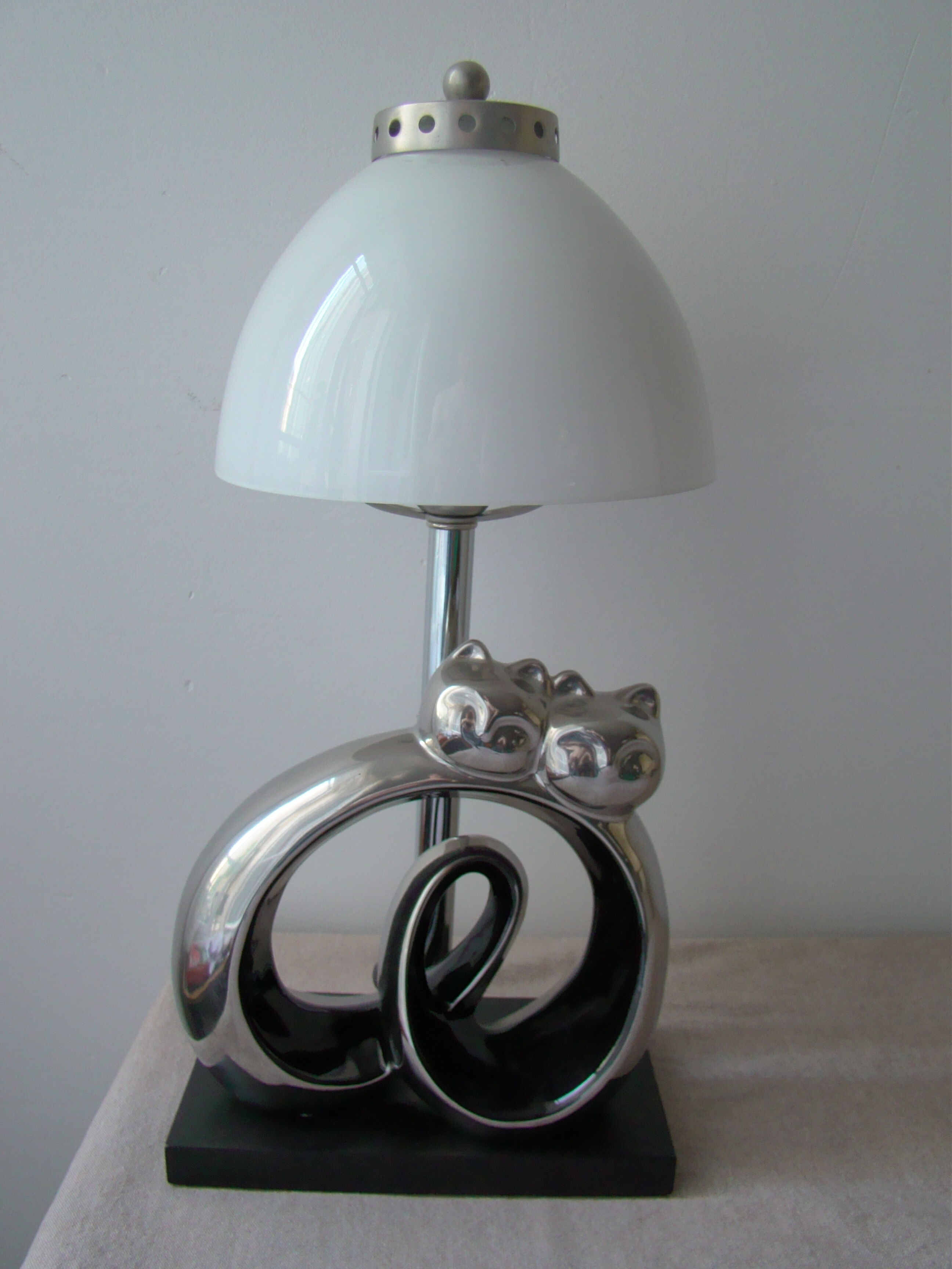 Vintage lamp the cats