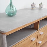 Craft furniture in wood and waxed concrete