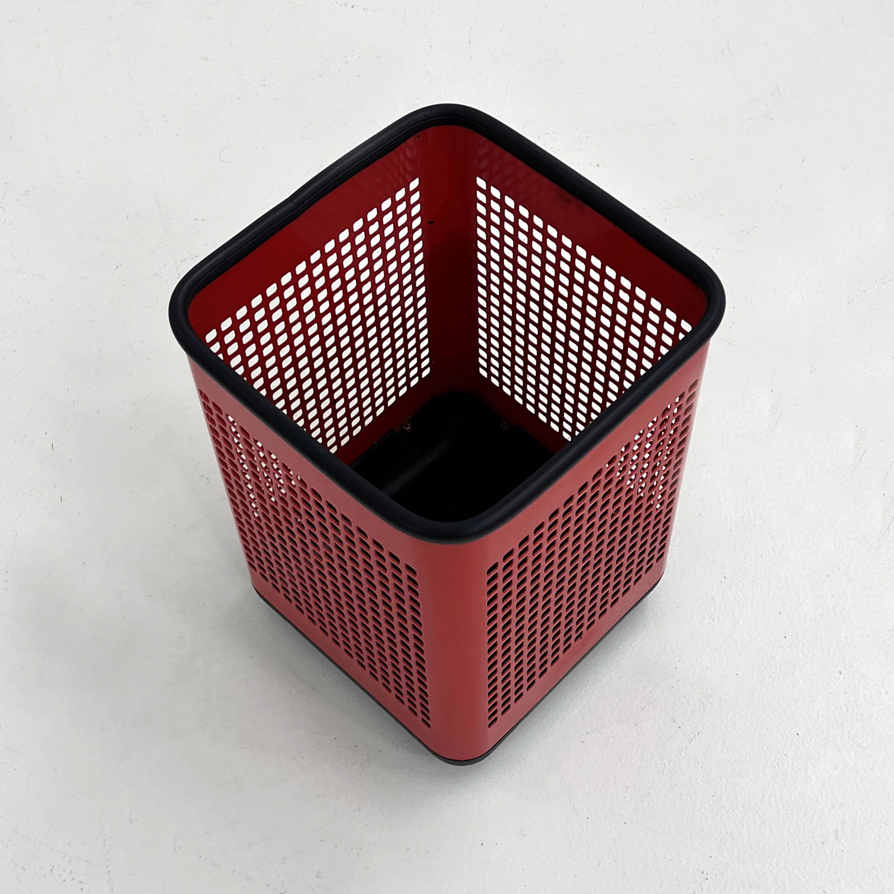 Corbeille à papier en métal rouge de Neolt, 1980
