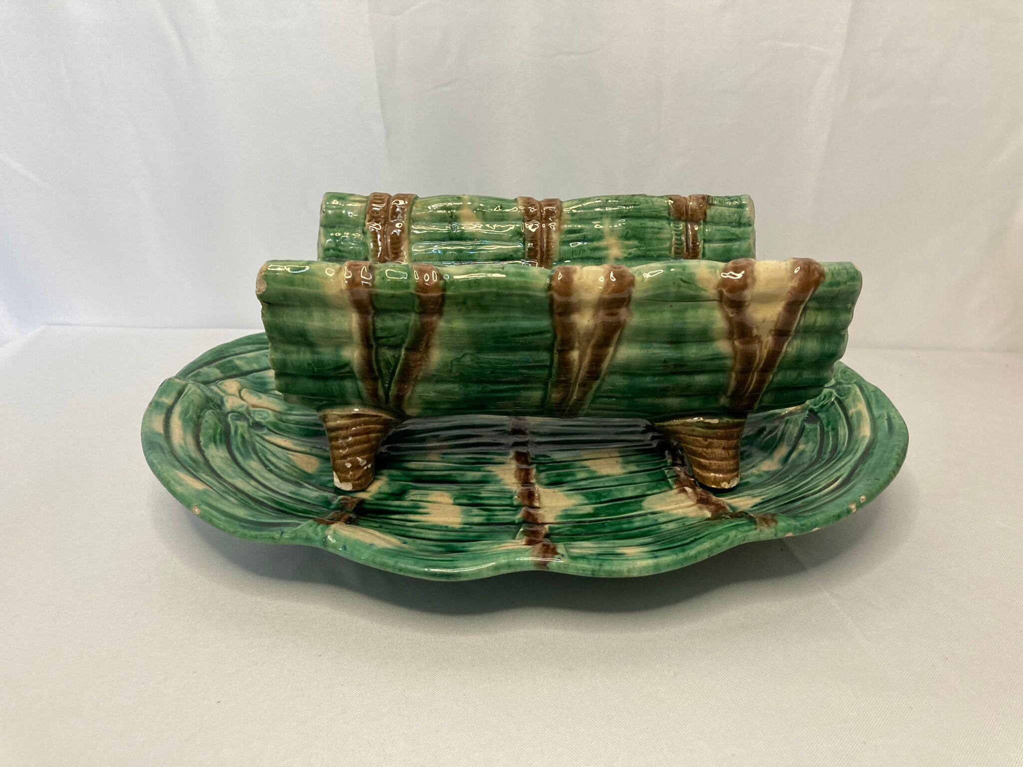 Old slurry lot asparagus cradle on its XXth dish