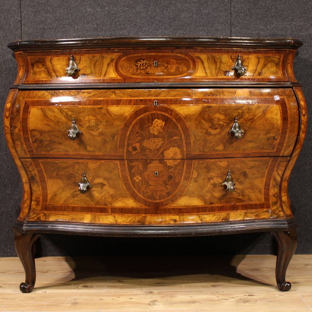 Lombard Venetian chest of drawers in Louis XV style