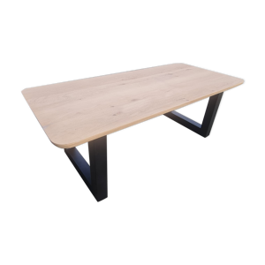 Table à manger en chêne côtés