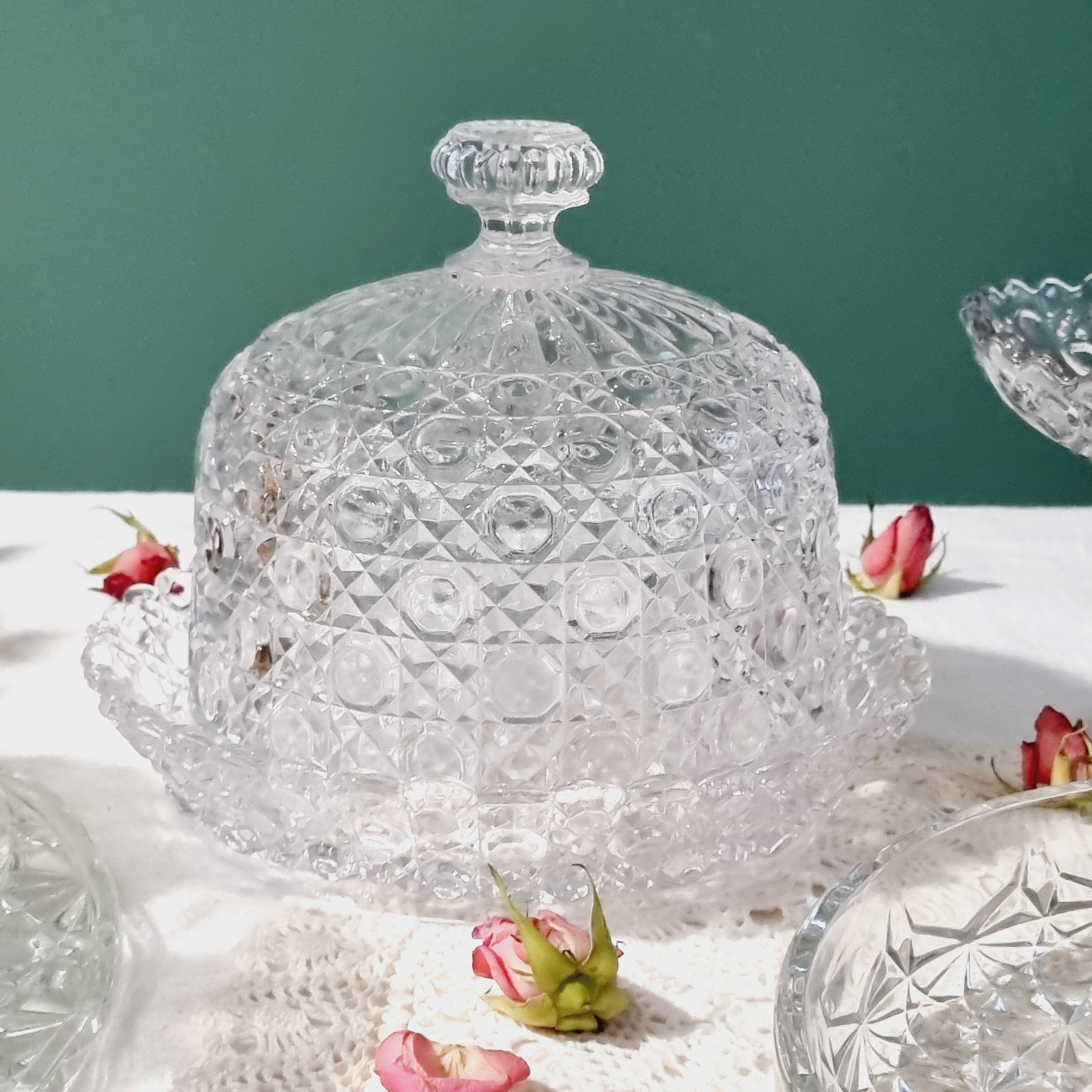 Round dish with crystal bell