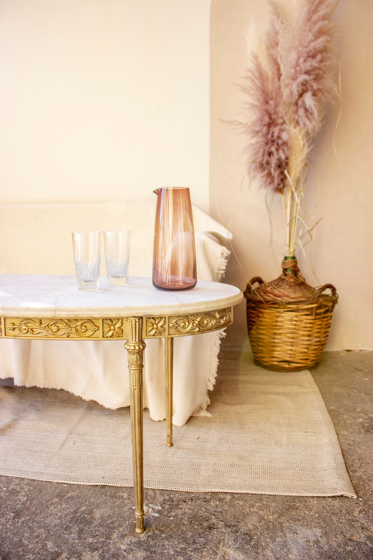 Oval coffee table in marble and brass