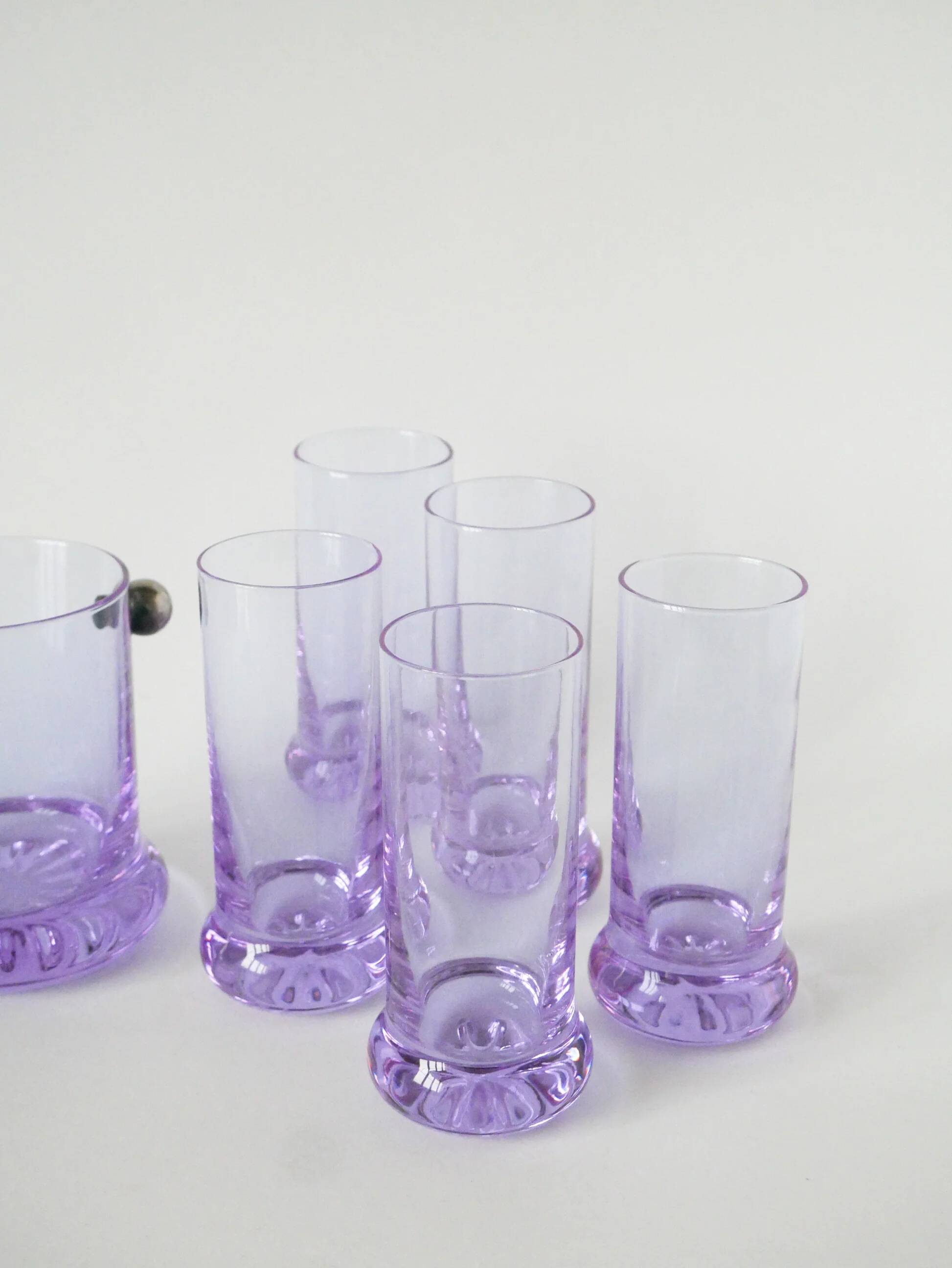 Set consisting of 5 cocktail glasses and an ice bucket, purple and chrome, made in Italy, 1960.