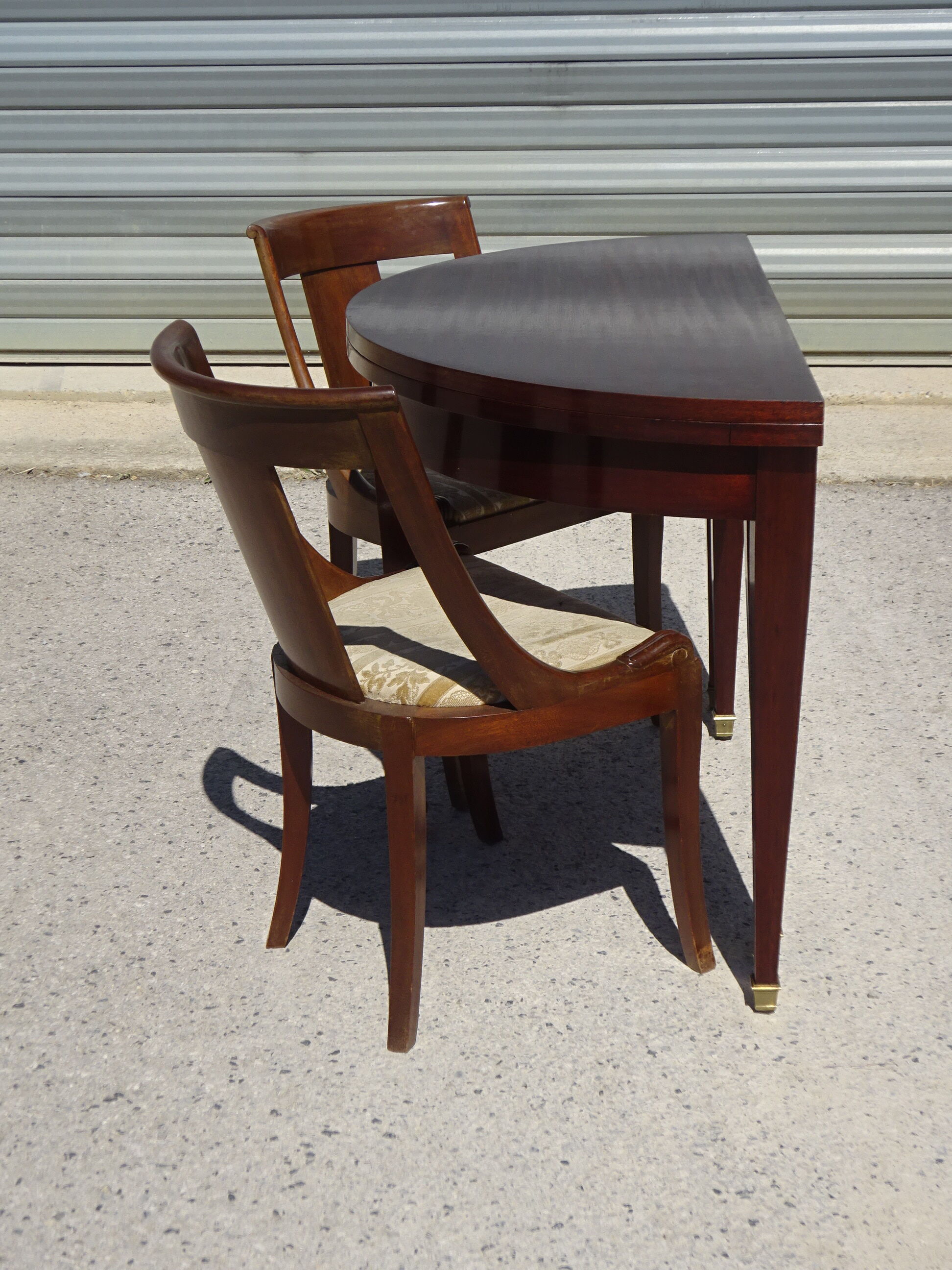Half-moon console table, extendable in Empire style.